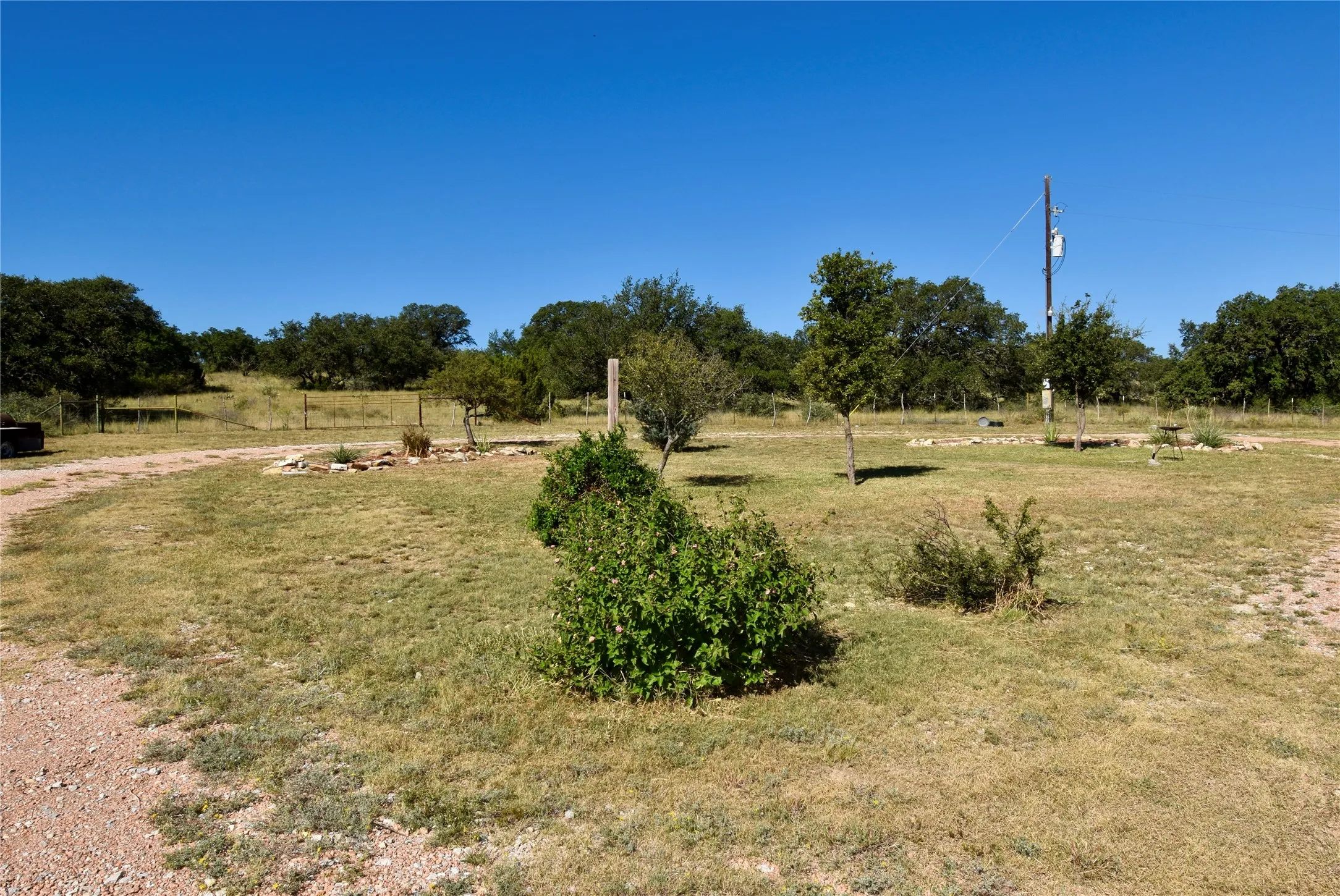 Single Family Residence For Sale in Mc Culloch County , 159 Private Road 939, Brady, Texas 76825, 4 Bedroom, 3 Bathroom, 2 Garage spaces, 2,300 Sqft, built in 2006, mls#21295694, Real Estate Agent in Brady, Homes For Sale in Mc Culloch county, Homes For Sale in Brady, Realtor in Brady Texas, Real Estate Brokerage Independent Realty Texas, Luminita Cordes Realtor