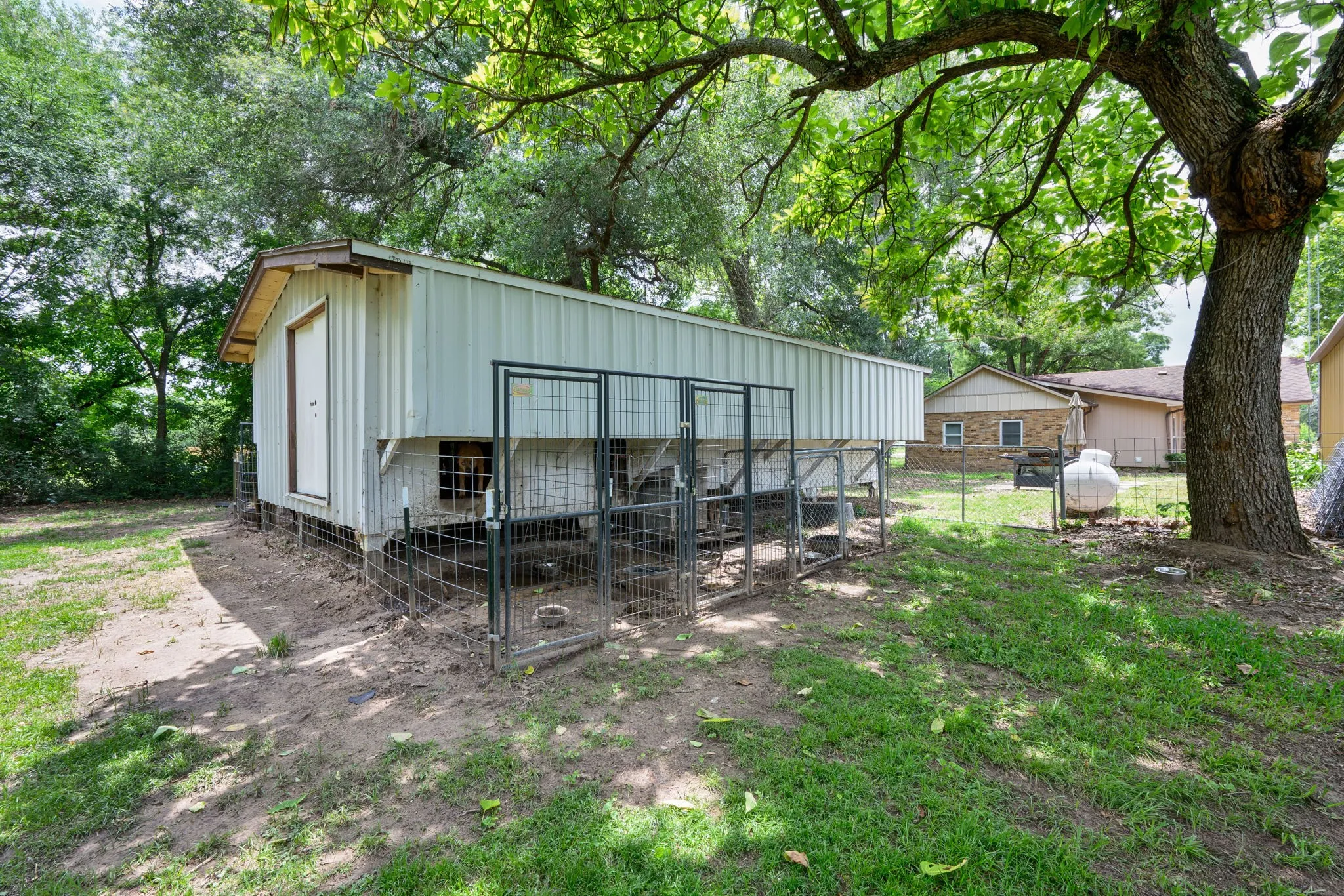Single Family Residence For Sale in Van Zandt County , 20082 State Highway 64, Canton, Texas 75103, 3 Bedroom, 2 Bathroom, 2 Garage spaces, 1,326 Sqft, built in 1959, mls#21295305, Real Estate Agent in Canton, Homes For Sale in Van Zandt county, Homes For Sale in Canton, Realtor in Canton Texas, Real Estate Brokerage Independent Realty Texas, Luminita Cordes Realtor