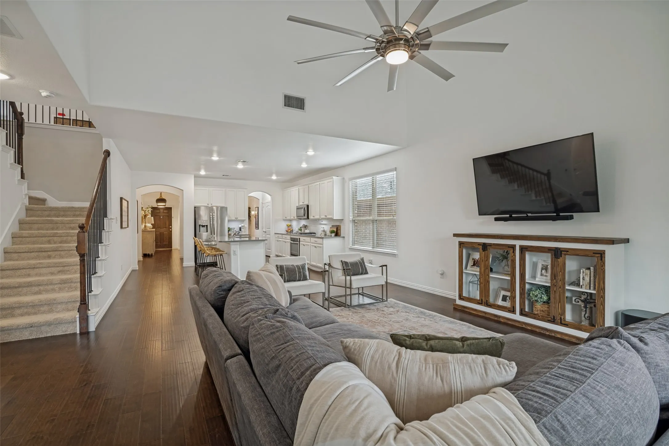 Single Family Residence For Sale in Kaufman County , 2062 Avondown Road, Forney, Texas 75126, 4 Bedroom, 4 Bathroom, 2 Garage spaces, 3,173 Sqft, built in 2018, mls#21296242, Real Estate Agent in Forney, Homes For Sale in Kaufman county, Homes For Sale in Forney, Realtor in Forney Texas, Real Estate Brokerage Independent Realty Texas, Luminita Cordes Realtor