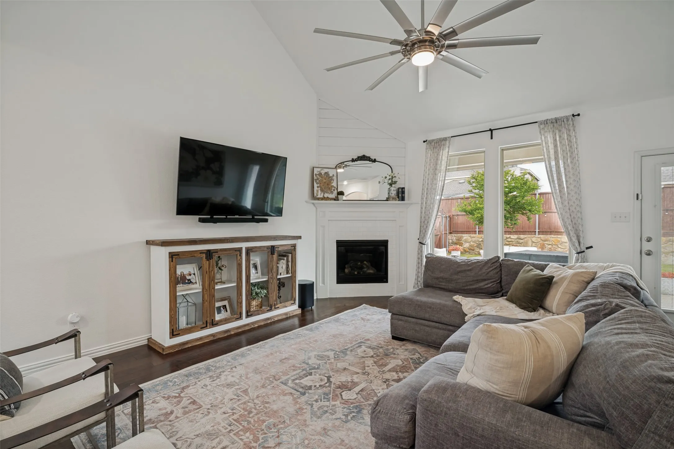 Single Family Residence For Sale in Kaufman County , 2062 Avondown Road, Forney, Texas 75126, 4 Bedroom, 4 Bathroom, 2 Garage spaces, 3,173 Sqft, built in 2018, mls#21296242, Real Estate Agent in Forney, Homes For Sale in Kaufman county, Homes For Sale in Forney, Realtor in Forney Texas, Real Estate Brokerage Independent Realty Texas, Luminita Cordes Realtor