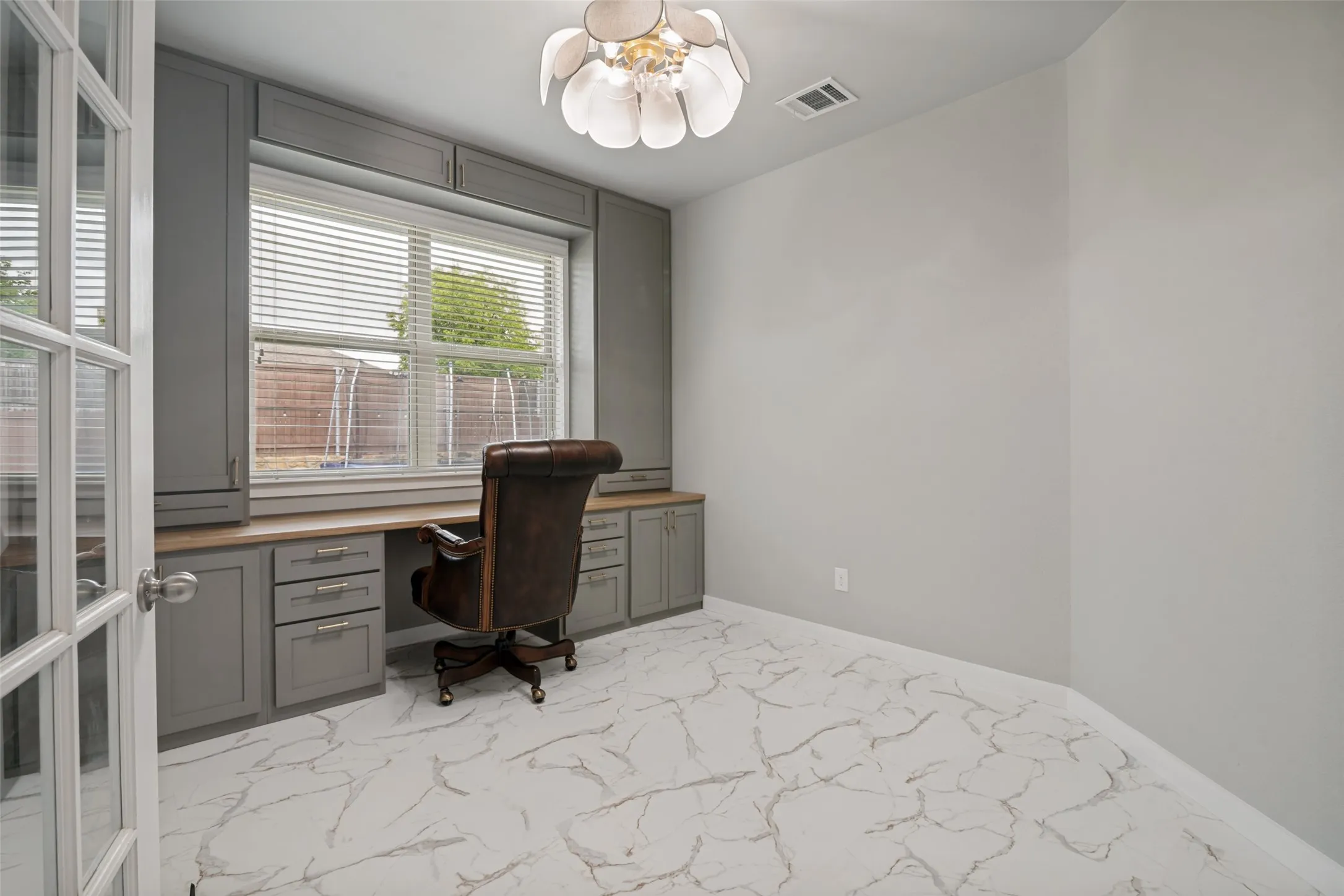 Single Family Residence For Sale in Kaufman County , 2062 Avondown Road, Forney, Texas 75126, 4 Bedroom, 4 Bathroom, 2 Garage spaces, 3,173 Sqft, built in 2018, mls#21296242, Real Estate Agent in Forney, Homes For Sale in Kaufman county, Homes For Sale in Forney, Realtor in Forney Texas, Real Estate Brokerage Independent Realty Texas, Luminita Cordes Realtor