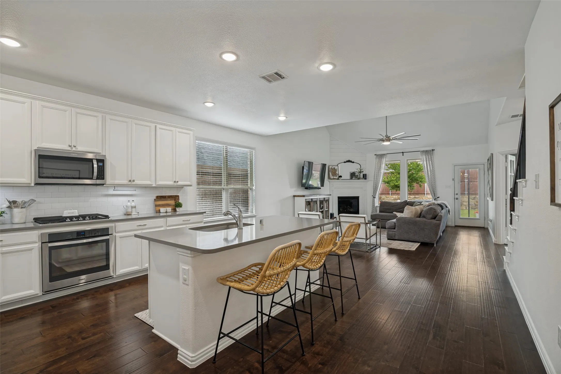 Single Family Residence For Sale in Kaufman County , 2062 Avondown Road, Forney, Texas 75126, 4 Bedroom, 4 Bathroom, 2 Garage spaces, 3,173 Sqft, built in 2018, mls#21296242, Real Estate Agent in Forney, Homes For Sale in Kaufman county, Homes For Sale in Forney, Realtor in Forney Texas, Real Estate Brokerage Independent Realty Texas, Luminita Cordes Realtor
