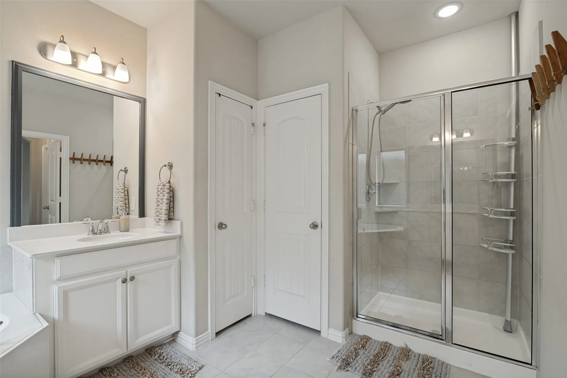 Single Family Residence For Sale in Kaufman County , 2062 Avondown Road, Forney, Texas 75126, 4 Bedroom, 4 Bathroom, 2 Garage spaces, 3,173 Sqft, built in 2018, mls#21296242, Real Estate Agent in Forney, Homes For Sale in Kaufman county, Homes For Sale in Forney, Realtor in Forney Texas, Real Estate Brokerage Independent Realty Texas, Luminita Cordes Realtor