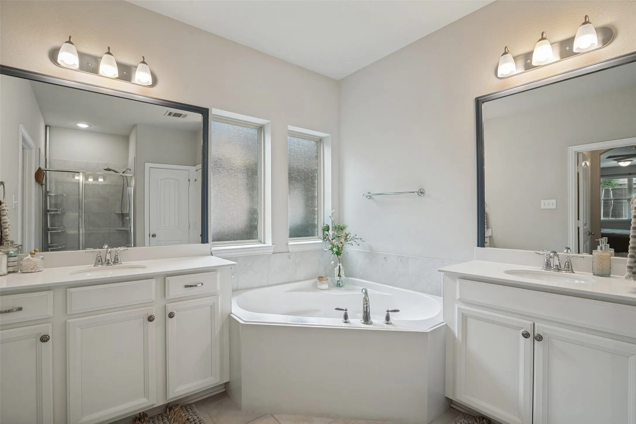 Single Family Residence For Sale in Kaufman County , 2062 Avondown Road, Forney, Texas 75126, 4 Bedroom, 4 Bathroom, 2 Garage spaces, 3,173 Sqft, built in 2018, mls#21296242, Real Estate Agent in Forney, Homes For Sale in Kaufman county, Homes For Sale in Forney, Realtor in Forney Texas, Real Estate Brokerage Independent Realty Texas, Luminita Cordes Realtor
