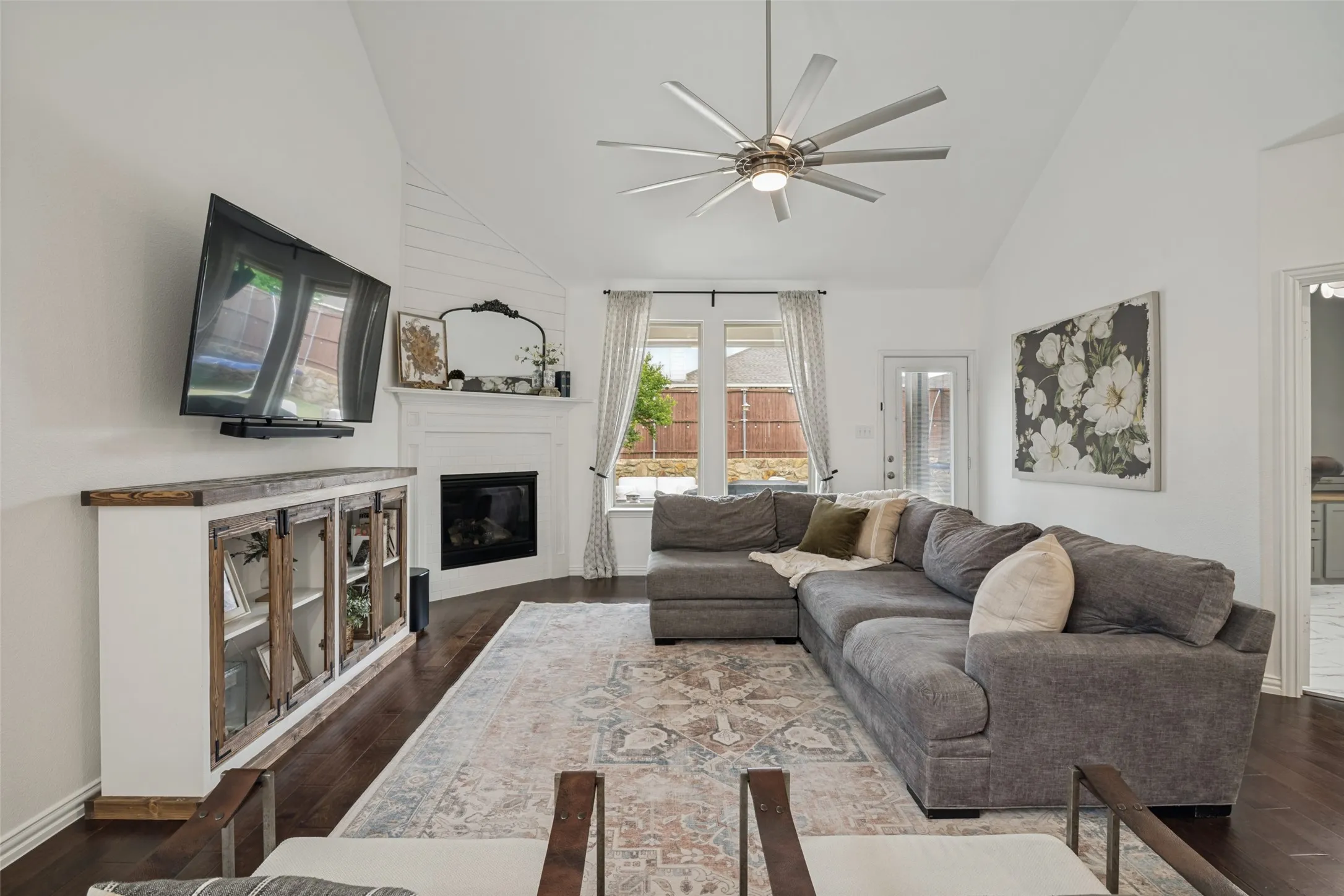 Single Family Residence For Sale in Kaufman County , 2062 Avondown Road, Forney, Texas 75126, 4 Bedroom, 4 Bathroom, 2 Garage spaces, 3,173 Sqft, built in 2018, mls#21296242, Real Estate Agent in Forney, Homes For Sale in Kaufman county, Homes For Sale in Forney, Realtor in Forney Texas, Real Estate Brokerage Independent Realty Texas, Luminita Cordes Realtor