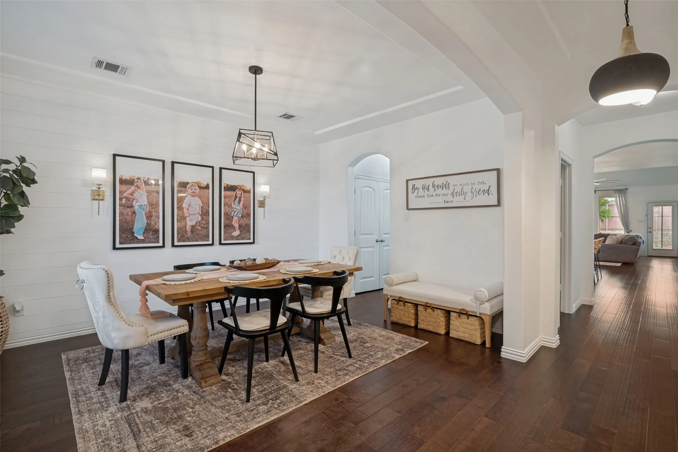 Single Family Residence For Sale in Kaufman County , 2062 Avondown Road, Forney, Texas 75126, 4 Bedroom, 4 Bathroom, 2 Garage spaces, 3,173 Sqft, built in 2018, mls#21296242, Real Estate Agent in Forney, Homes For Sale in Kaufman county, Homes For Sale in Forney, Realtor in Forney Texas, Real Estate Brokerage Independent Realty Texas, Luminita Cordes Realtor