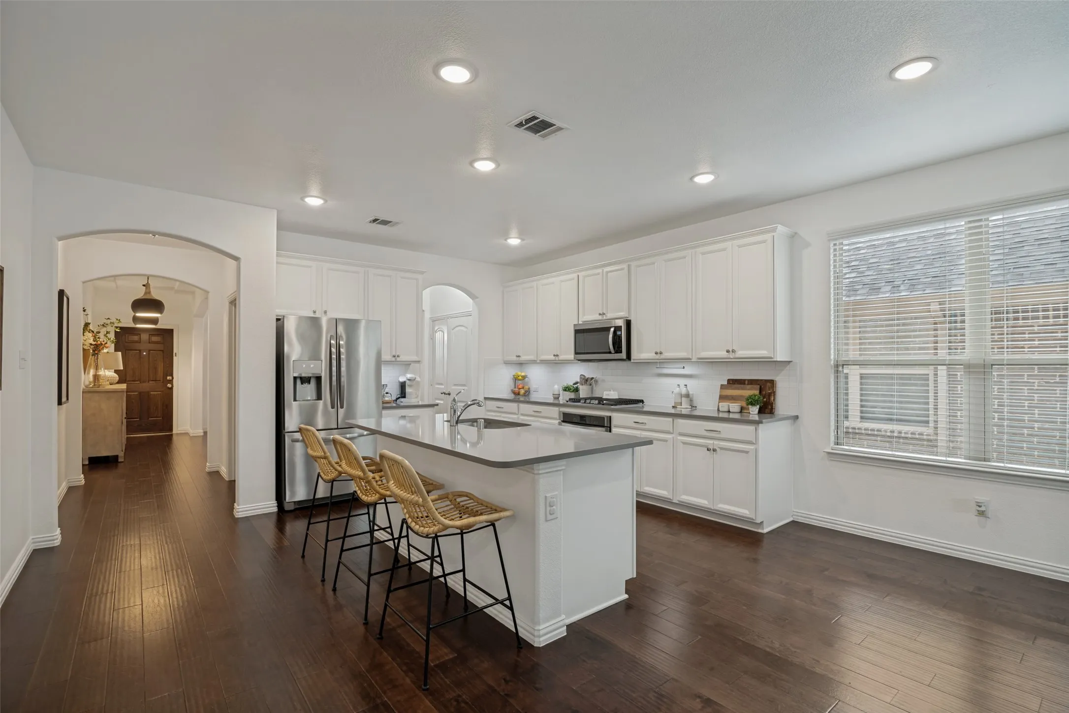 Single Family Residence For Sale in Kaufman County , 2062 Avondown Road, Forney, Texas 75126, 4 Bedroom, 4 Bathroom, 2 Garage spaces, 3,173 Sqft, built in 2018, mls#21296242, Real Estate Agent in Forney, Homes For Sale in Kaufman county, Homes For Sale in Forney, Realtor in Forney Texas, Real Estate Brokerage Independent Realty Texas, Luminita Cordes Realtor