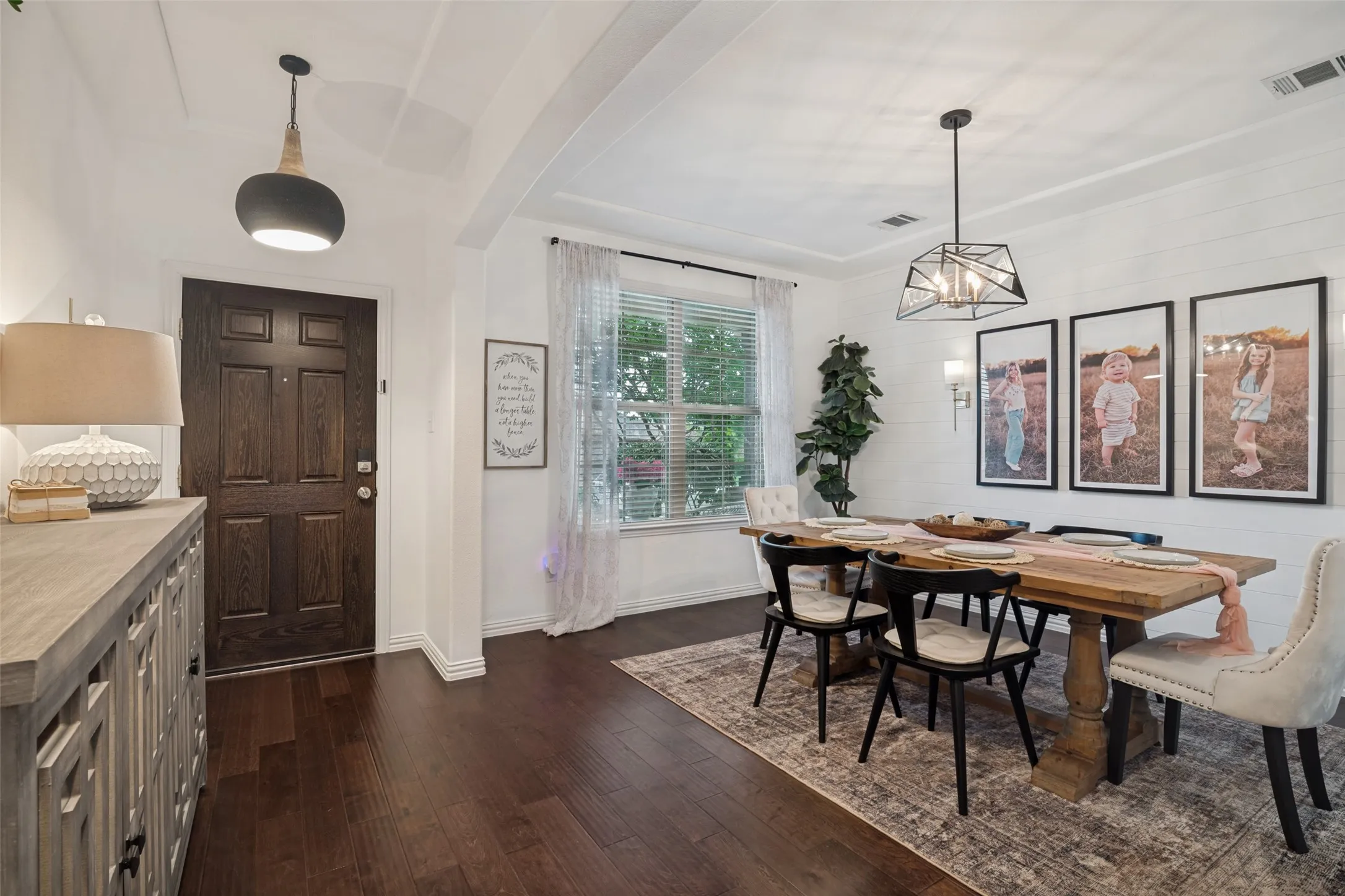Single Family Residence For Sale in Kaufman County , 2062 Avondown Road, Forney, Texas 75126, 4 Bedroom, 4 Bathroom, 2 Garage spaces, 3,173 Sqft, built in 2018, mls#21296242, Real Estate Agent in Forney, Homes For Sale in Kaufman county, Homes For Sale in Forney, Realtor in Forney Texas, Real Estate Brokerage Independent Realty Texas, Luminita Cordes Realtor