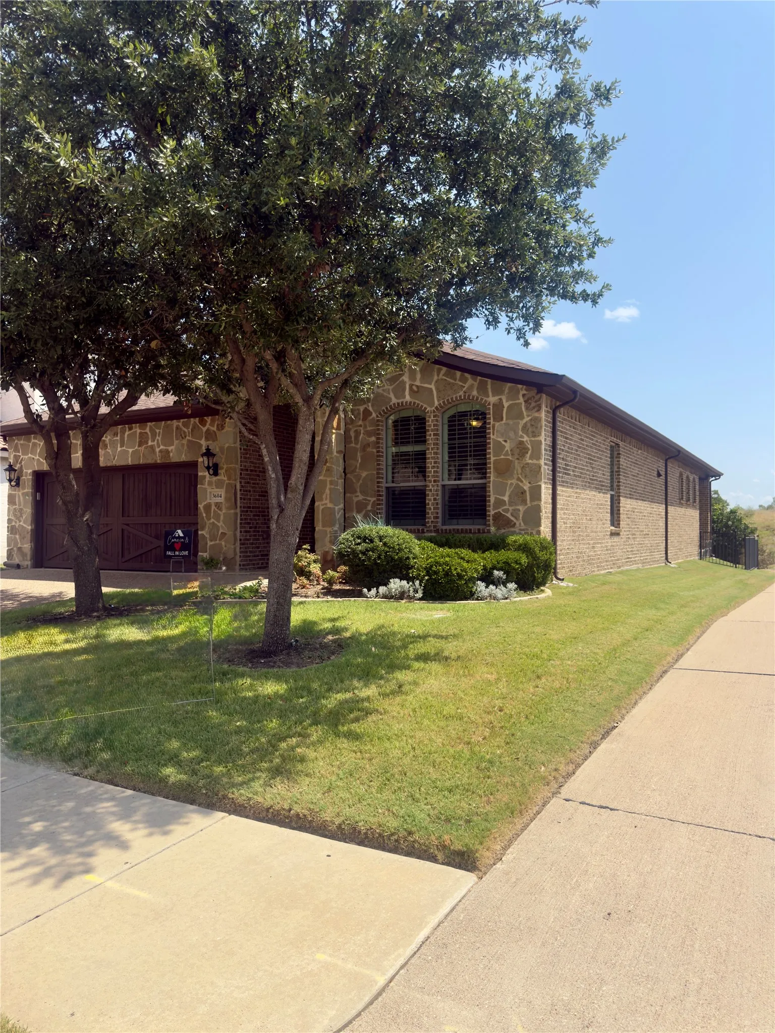 Single Family Residence For Sale in Denton County , 3604 Tuscan Hills Circle, Denton, Texas 76210, 3 Bedroom, 2 Bathroom, 2 Garage spaces, 2,174 Sqft, built in 2014, mls#21271869, Real Estate Agent in Denton, Homes For Sale in Denton county, Homes For Sale in Denton, Realtor in Denton Texas, Real Estate Brokerage Independent Realty Texas, Luminita Cordes Realtor
