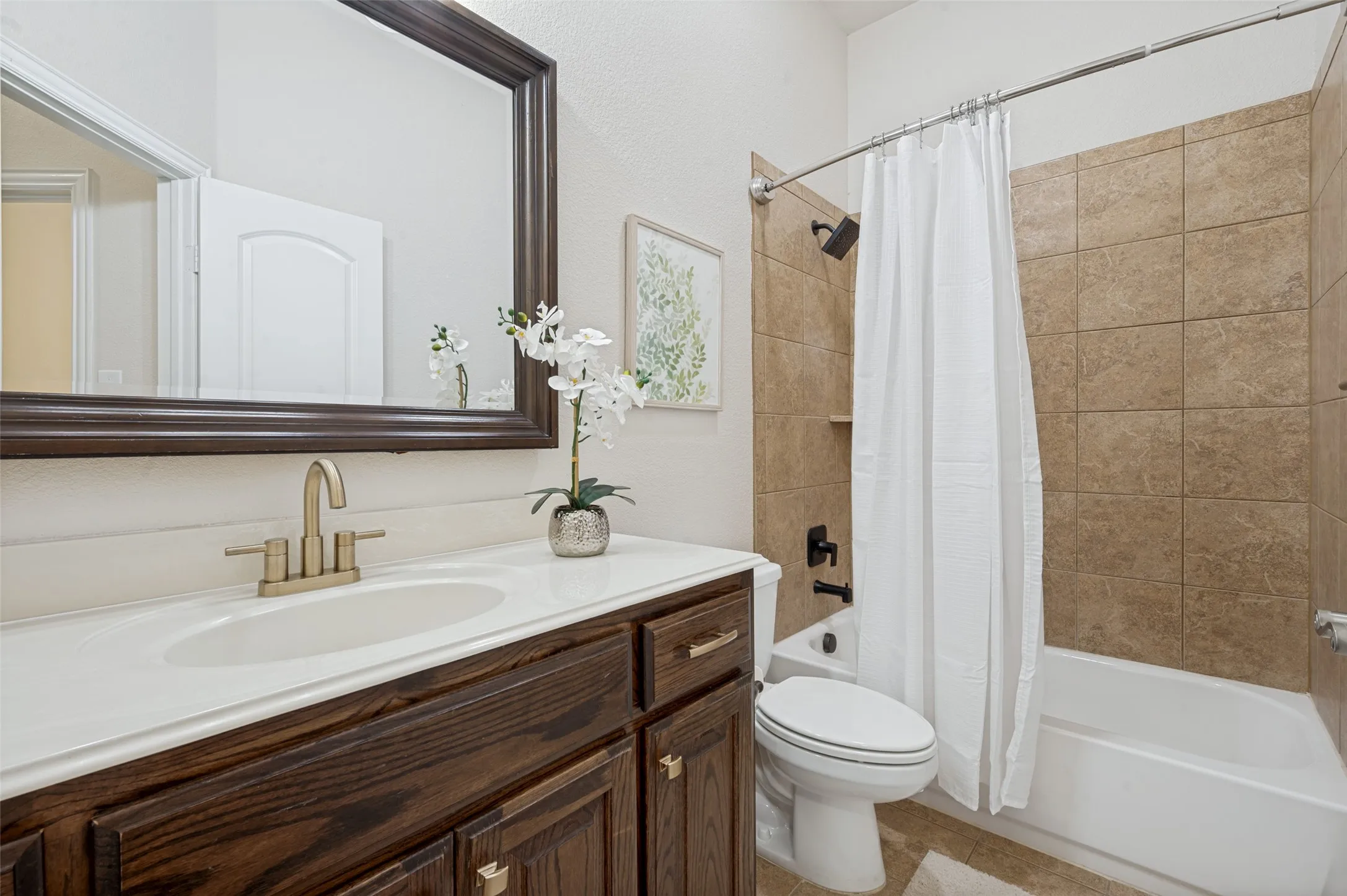 Single Family Residence For Sale in Denton County , 3604 Tuscan Hills Circle, Denton, Texas 76210, 3 Bedroom, 2 Bathroom, 2 Garage spaces, 2,174 Sqft, built in 2014, mls#21271869, Real Estate Agent in Denton, Homes For Sale in Denton county, Homes For Sale in Denton, Realtor in Denton Texas, Real Estate Brokerage Independent Realty Texas, Luminita Cordes Realtor