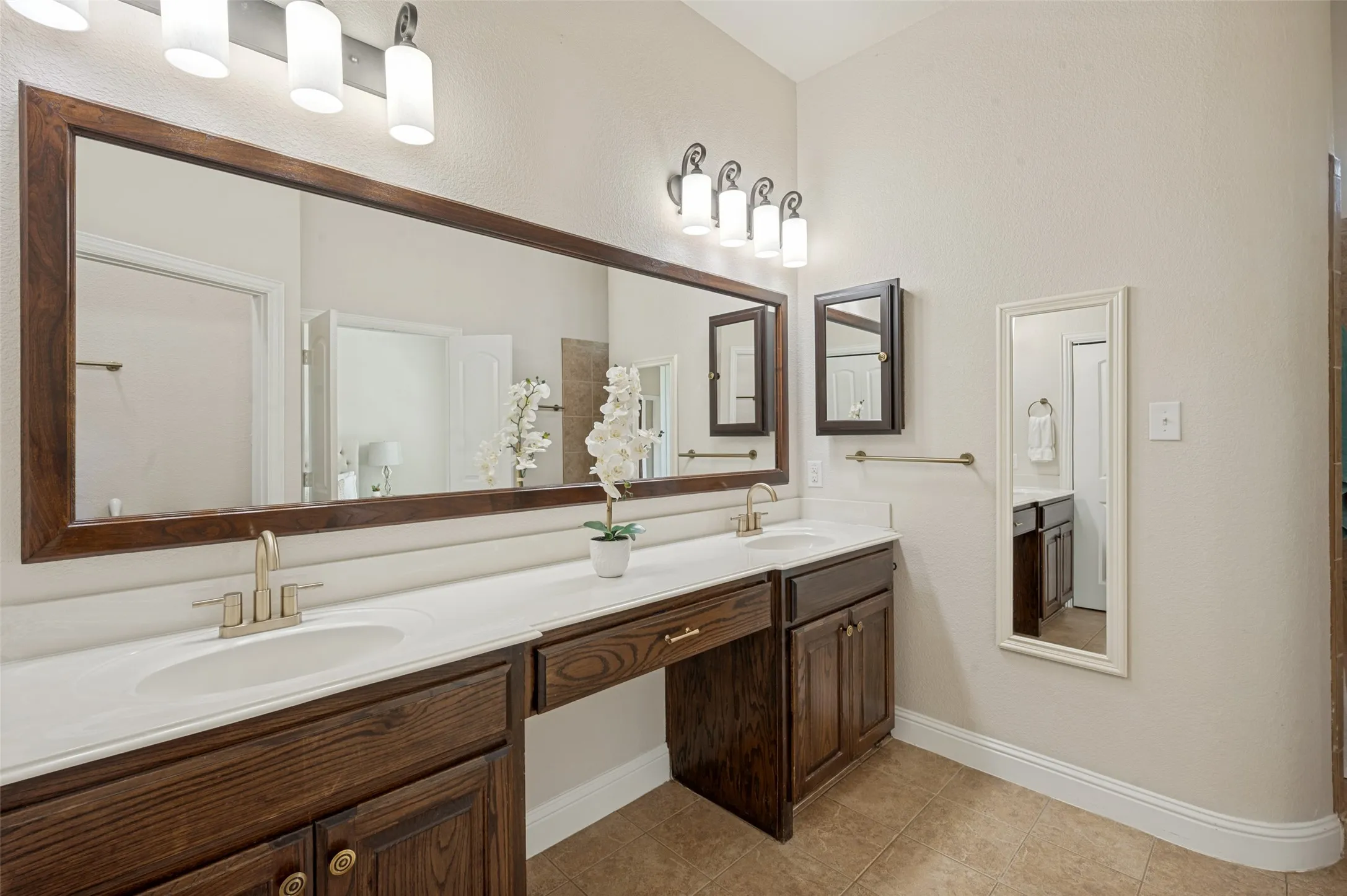 Single Family Residence For Sale in Denton County , 3604 Tuscan Hills Circle, Denton, Texas 76210, 3 Bedroom, 2 Bathroom, 2 Garage spaces, 2,174 Sqft, built in 2014, mls#21271869, Real Estate Agent in Denton, Homes For Sale in Denton county, Homes For Sale in Denton, Realtor in Denton Texas, Real Estate Brokerage Independent Realty Texas, Luminita Cordes Realtor