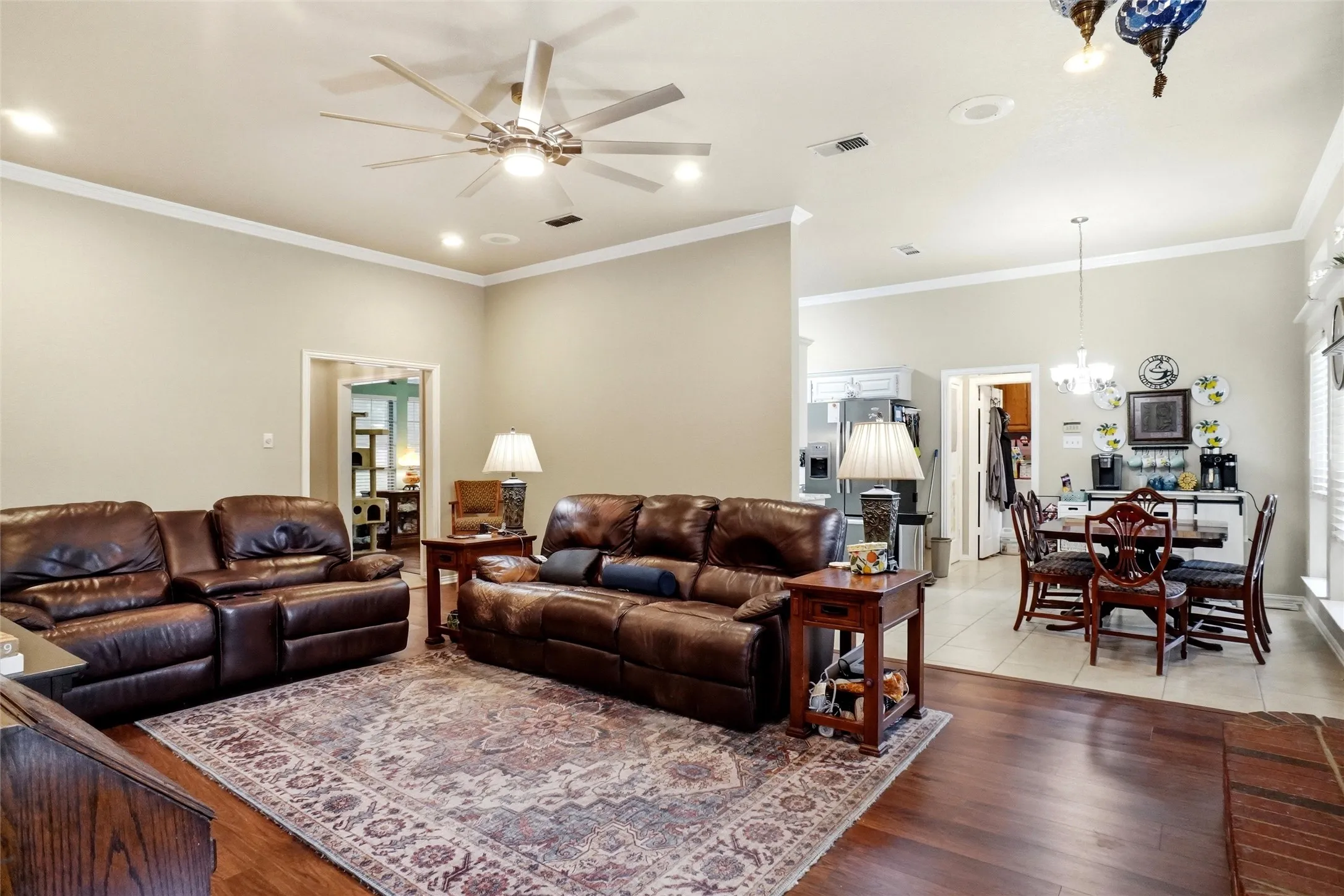 Single Family Residence For Sale in Tarrant County , 701 Western Trail, Keller, Texas 76248, 3 Bedroom, 2 Bathroom, 2 Garage spaces, 1,650 Sqft, built in 1993, mls#21294003, Real Estate Agent in Keller, Homes For Sale in Tarrant county, Homes For Sale in Keller, Realtor in Keller Texas, Real Estate Brokerage Independent Realty Texas, Luminita Cordes Realtor