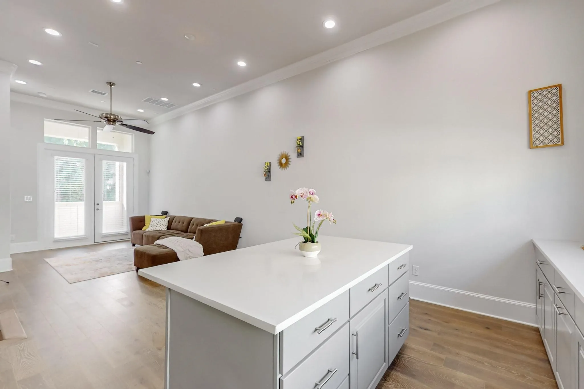 Townhouse For Rent in Dallas County , 638 Dalton Lane 802, Irving, Texas 75039, 2 Bedroom, 3 Bathroom, 2 Garage spaces, 1,319 Sqft, built in 2020, mls#21289391, Real Estate Agent in Irving, Homes For Rent in Dallas county, Homes For Rent in Irving, Realtor in Irving Texas, Real Estate Brokerage Independent Realty Texas, Luminita Cordes Realtor