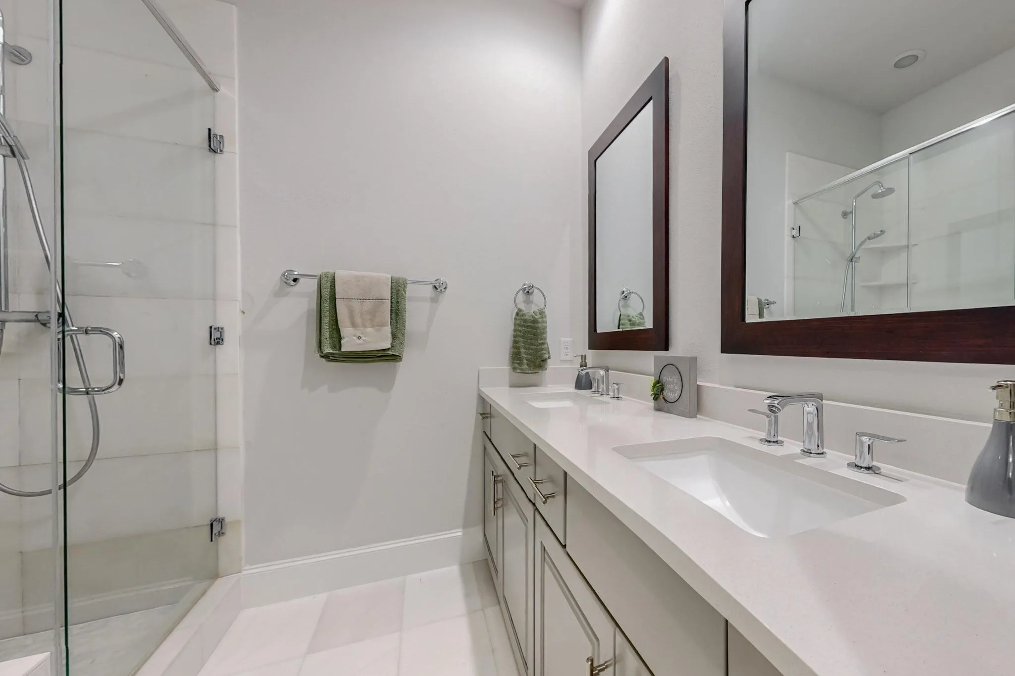 Townhouse For Rent in Dallas County , 638 Dalton Lane 802, Irving, Texas 75039, 2 Bedroom, 3 Bathroom, 2 Garage spaces, 1,319 Sqft, built in 2020, mls#21289391, Real Estate Agent in Irving, Homes For Rent in Dallas county, Homes For Rent in Irving, Realtor in Irving Texas, Real Estate Brokerage Independent Realty Texas, Luminita Cordes Realtor