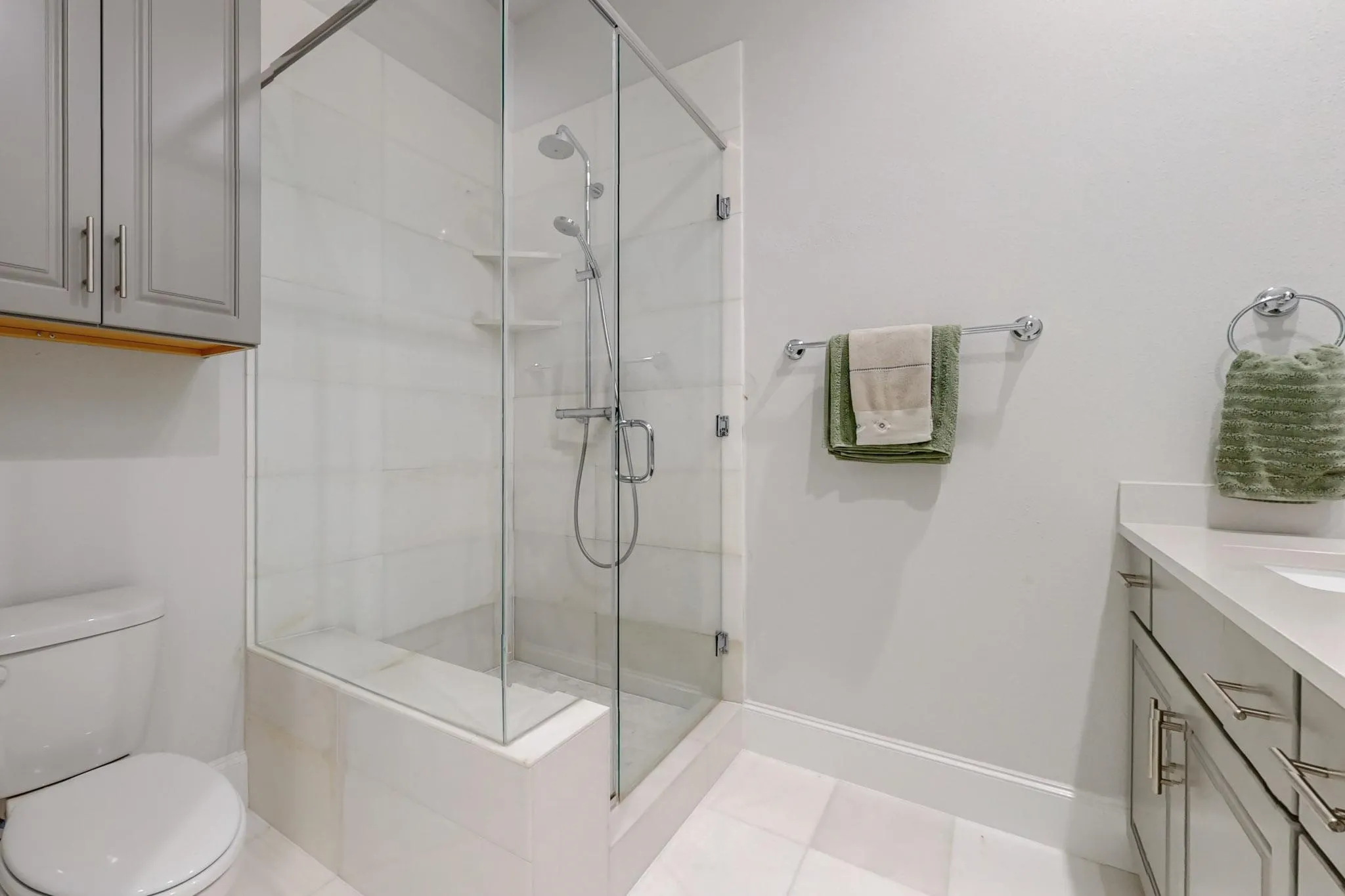 Townhouse For Rent in Dallas County , 638 Dalton Lane 802, Irving, Texas 75039, 2 Bedroom, 3 Bathroom, 2 Garage spaces, 1,319 Sqft, built in 2020, mls#21289391, Real Estate Agent in Irving, Homes For Rent in Dallas county, Homes For Rent in Irving, Realtor in Irving Texas, Real Estate Brokerage Independent Realty Texas, Luminita Cordes Realtor
