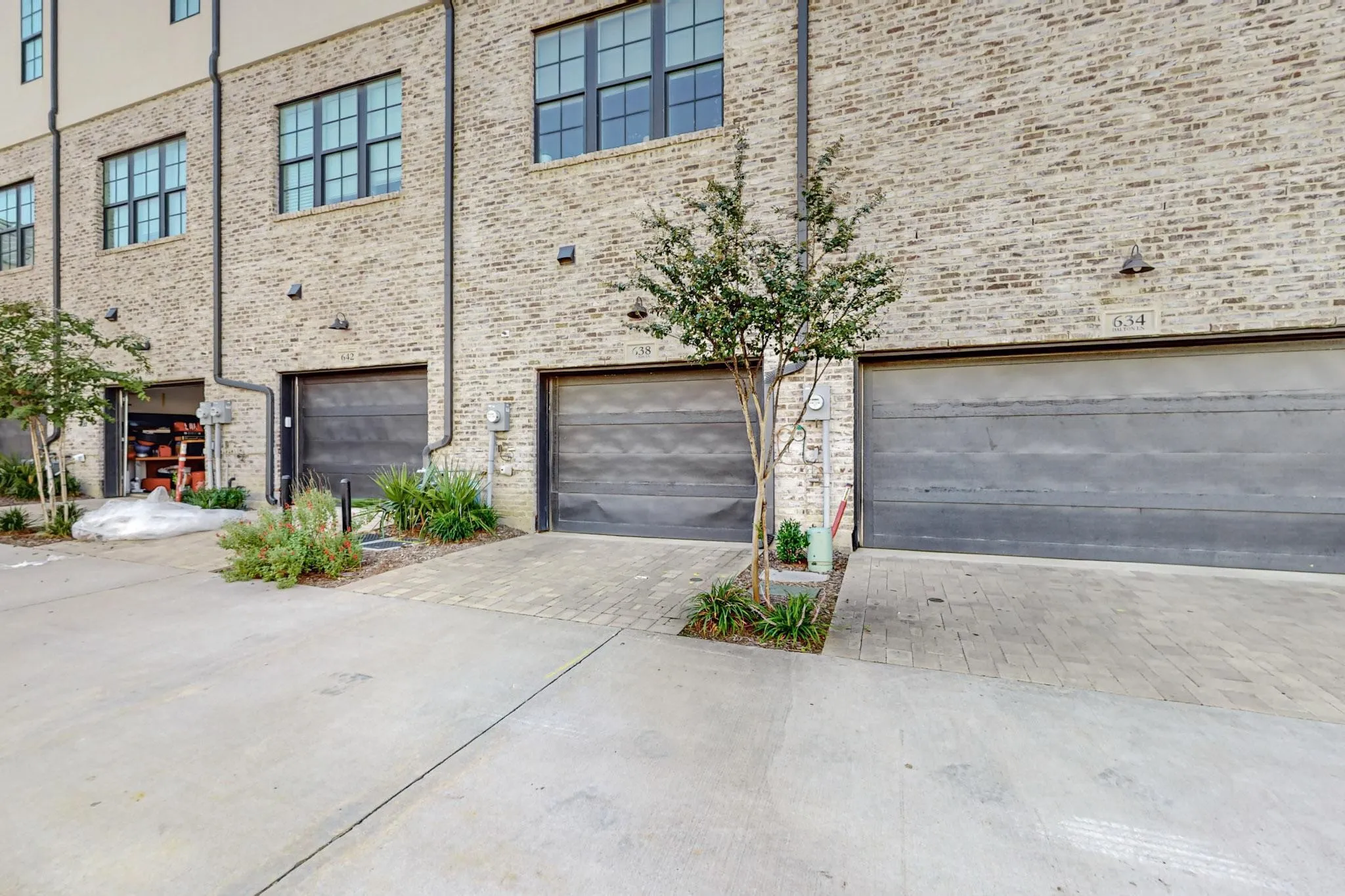 Townhouse For Rent in Dallas County , 638 Dalton Lane 802, Irving, Texas 75039, 2 Bedroom, 3 Bathroom, 2 Garage spaces, 1,319 Sqft, built in 2020, mls#21289391, Real Estate Agent in Irving, Homes For Rent in Dallas county, Homes For Rent in Irving, Realtor in Irving Texas, Real Estate Brokerage Independent Realty Texas, Luminita Cordes Realtor