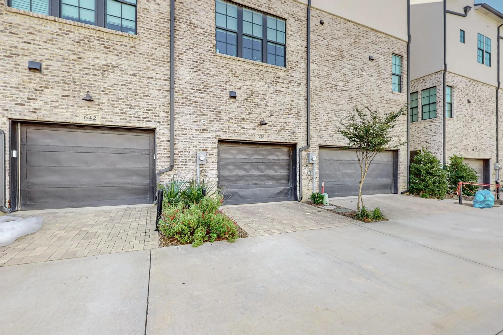 Townhouse For Rent in Dallas County , 638 Dalton Lane 802, Irving, Texas 75039, 2 Bedroom, 3 Bathroom, 2 Garage spaces, 1,319 Sqft, built in 2020, mls#21289391, Real Estate Agent in Irving, Homes For Rent in Dallas county, Homes For Rent in Irving, Realtor in Irving Texas, Real Estate Brokerage Independent Realty Texas, Luminita Cordes Realtor