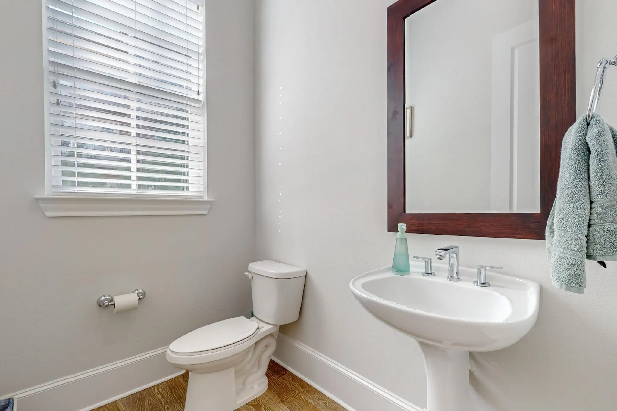 Townhouse For Rent in Dallas County , 638 Dalton Lane 802, Irving, Texas 75039, 2 Bedroom, 3 Bathroom, 2 Garage spaces, 1,319 Sqft, built in 2020, mls#21289391, Real Estate Agent in Irving, Homes For Rent in Dallas county, Homes For Rent in Irving, Realtor in Irving Texas, Real Estate Brokerage Independent Realty Texas, Luminita Cordes Realtor