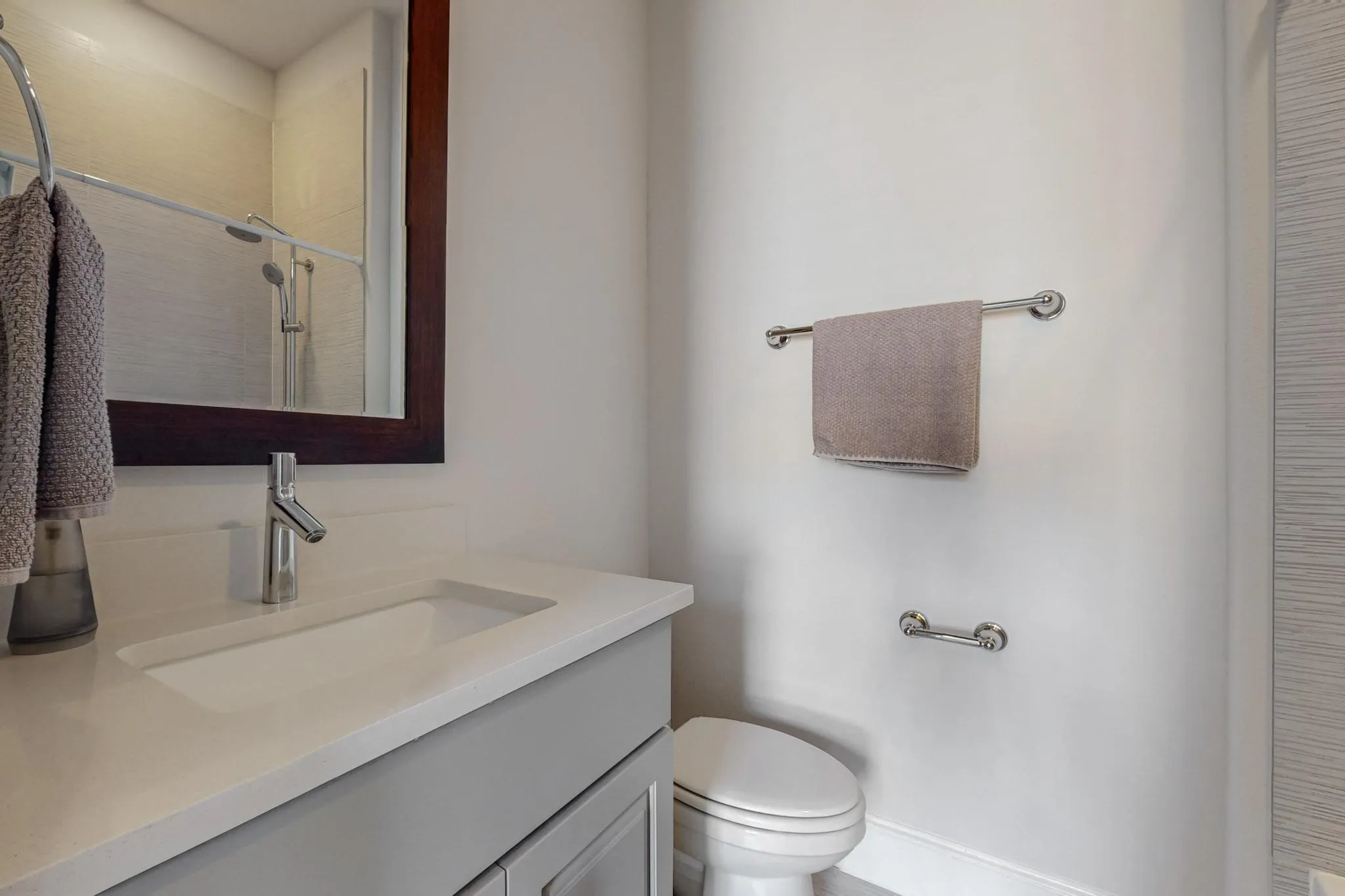 Townhouse For Rent in Dallas County , 638 Dalton Lane 802, Irving, Texas 75039, 2 Bedroom, 3 Bathroom, 2 Garage spaces, 1,319 Sqft, built in 2020, mls#21289391, Real Estate Agent in Irving, Homes For Rent in Dallas county, Homes For Rent in Irving, Realtor in Irving Texas, Real Estate Brokerage Independent Realty Texas, Luminita Cordes Realtor