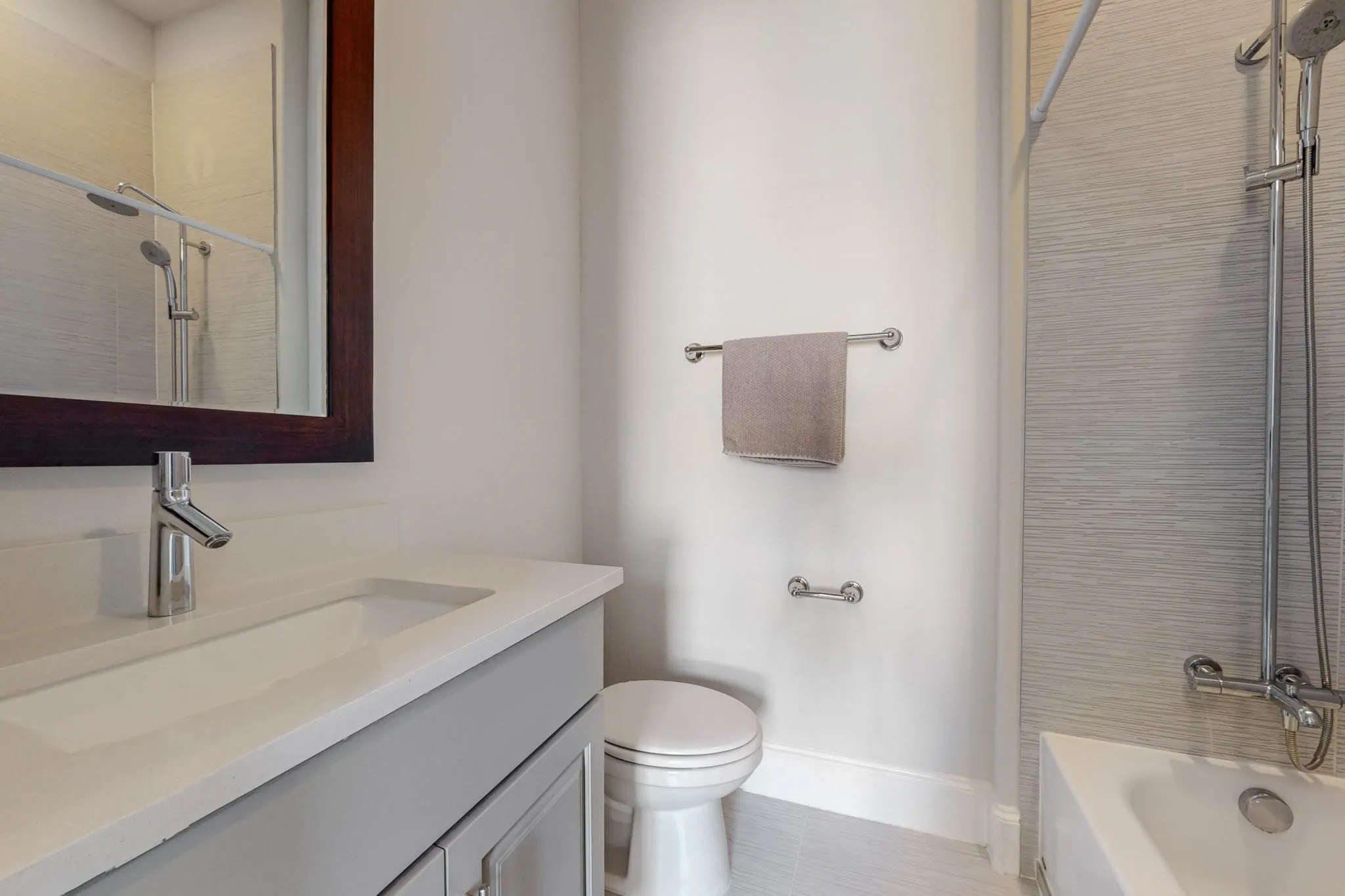 Townhouse For Rent in Dallas County , 638 Dalton Lane 802, Irving, Texas 75039, 2 Bedroom, 3 Bathroom, 2 Garage spaces, 1,319 Sqft, built in 2020, mls#21289391, Real Estate Agent in Irving, Homes For Rent in Dallas county, Homes For Rent in Irving, Realtor in Irving Texas, Real Estate Brokerage Independent Realty Texas, Luminita Cordes Realtor