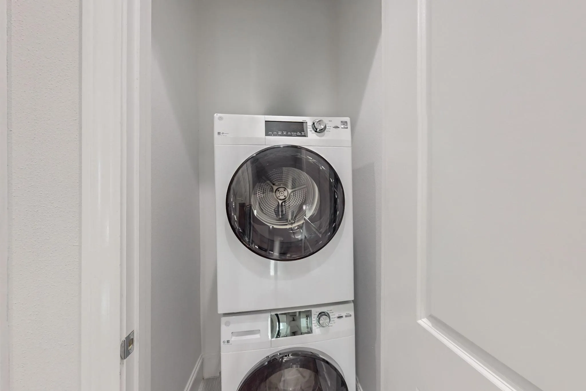 Townhouse For Rent in Dallas County , 638 Dalton Lane 802, Irving, Texas 75039, 2 Bedroom, 3 Bathroom, 2 Garage spaces, 1,319 Sqft, built in 2020, mls#21289391, Real Estate Agent in Irving, Homes For Rent in Dallas county, Homes For Rent in Irving, Realtor in Irving Texas, Real Estate Brokerage Independent Realty Texas, Luminita Cordes Realtor