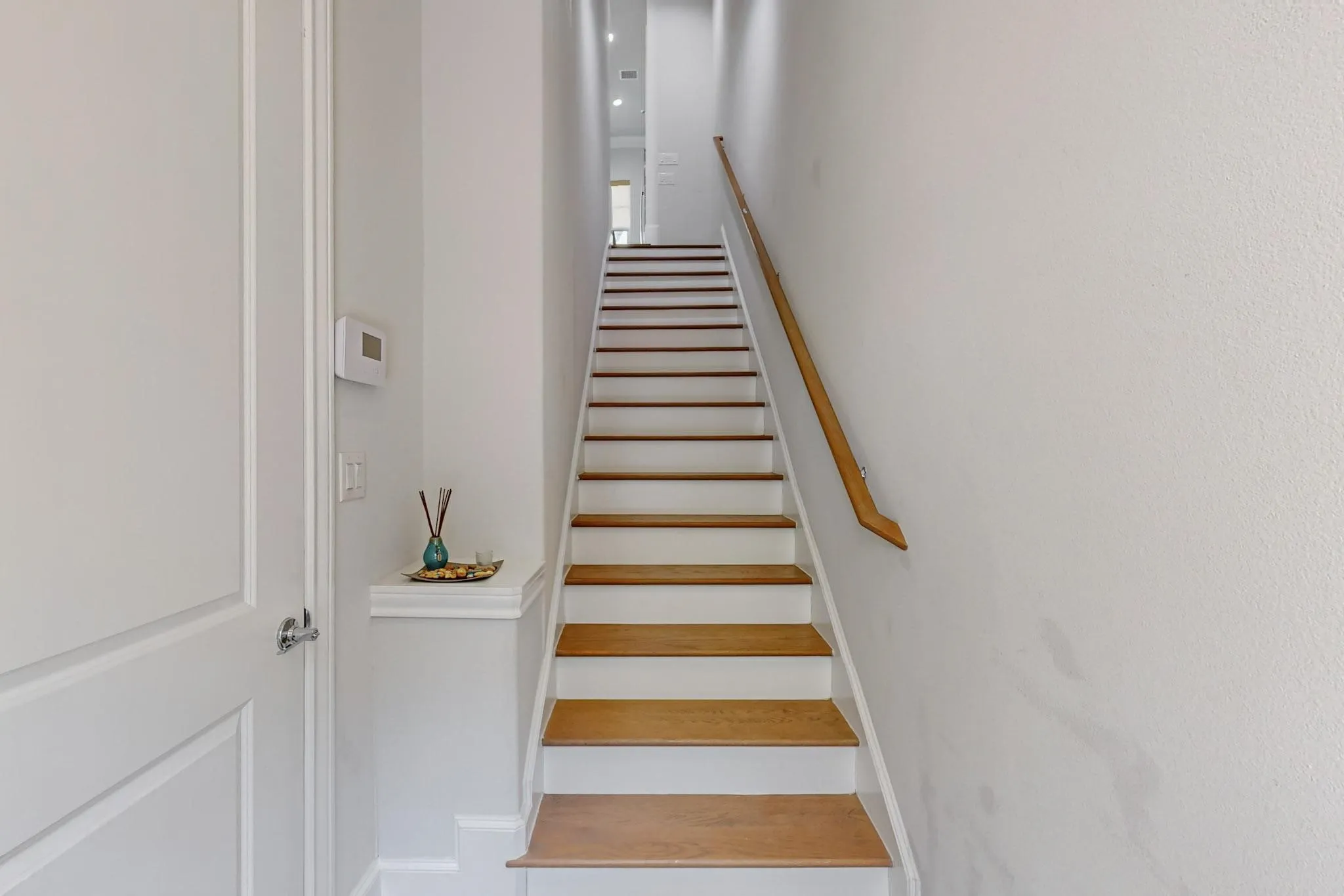Townhouse For Rent in Dallas County , 638 Dalton Lane 802, Irving, Texas 75039, 2 Bedroom, 3 Bathroom, 2 Garage spaces, 1,319 Sqft, built in 2020, mls#21289391, Real Estate Agent in Irving, Homes For Rent in Dallas county, Homes For Rent in Irving, Realtor in Irving Texas, Real Estate Brokerage Independent Realty Texas, Luminita Cordes Realtor