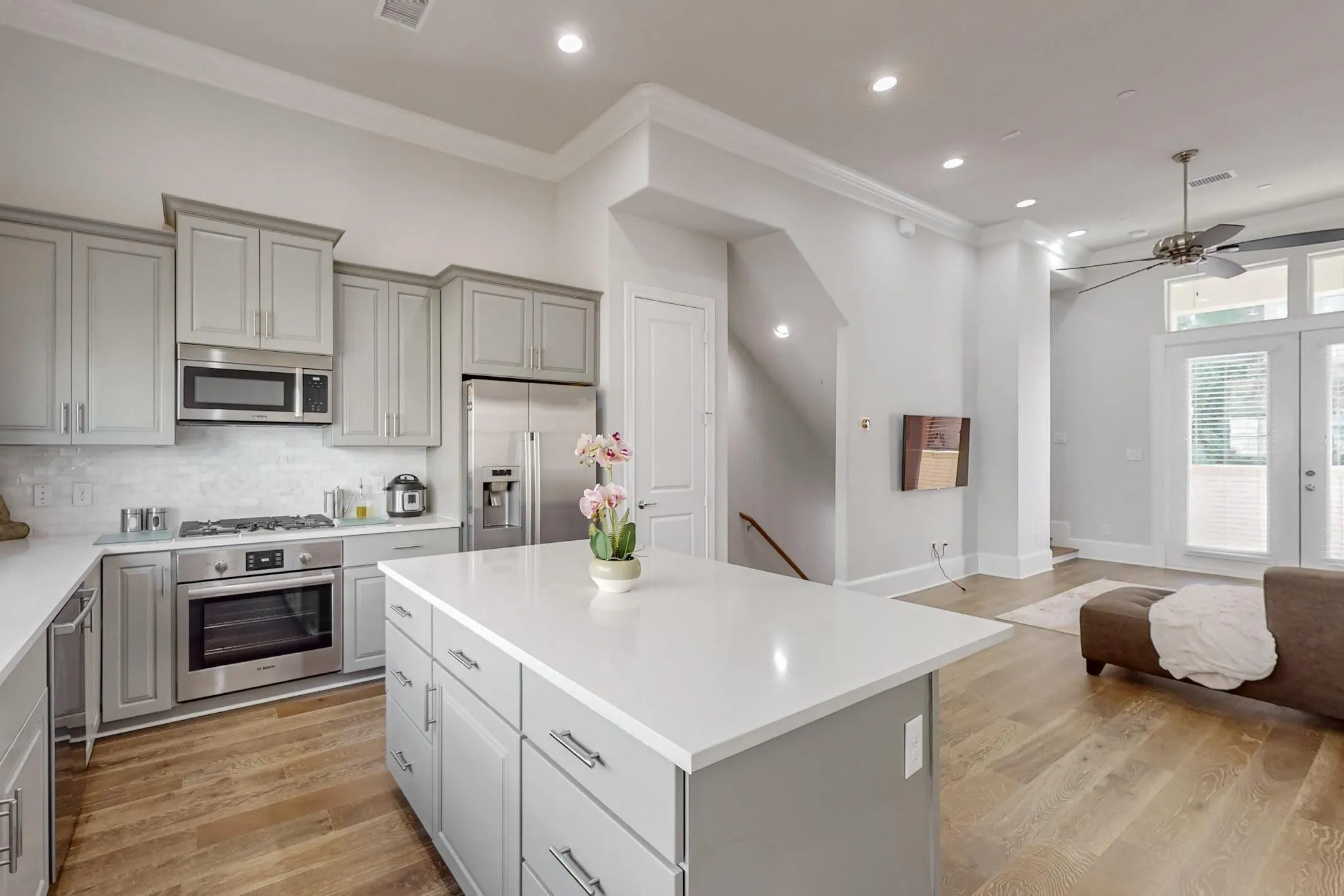 Townhouse For Rent in Dallas County , 638 Dalton Lane 802, Irving, Texas 75039, 2 Bedroom, 3 Bathroom, 2 Garage spaces, 1,319 Sqft, built in 2020, mls#21289391, Real Estate Agent in Irving, Homes For Rent in Dallas county, Homes For Rent in Irving, Realtor in Irving Texas, Real Estate Brokerage Independent Realty Texas, Luminita Cordes Realtor