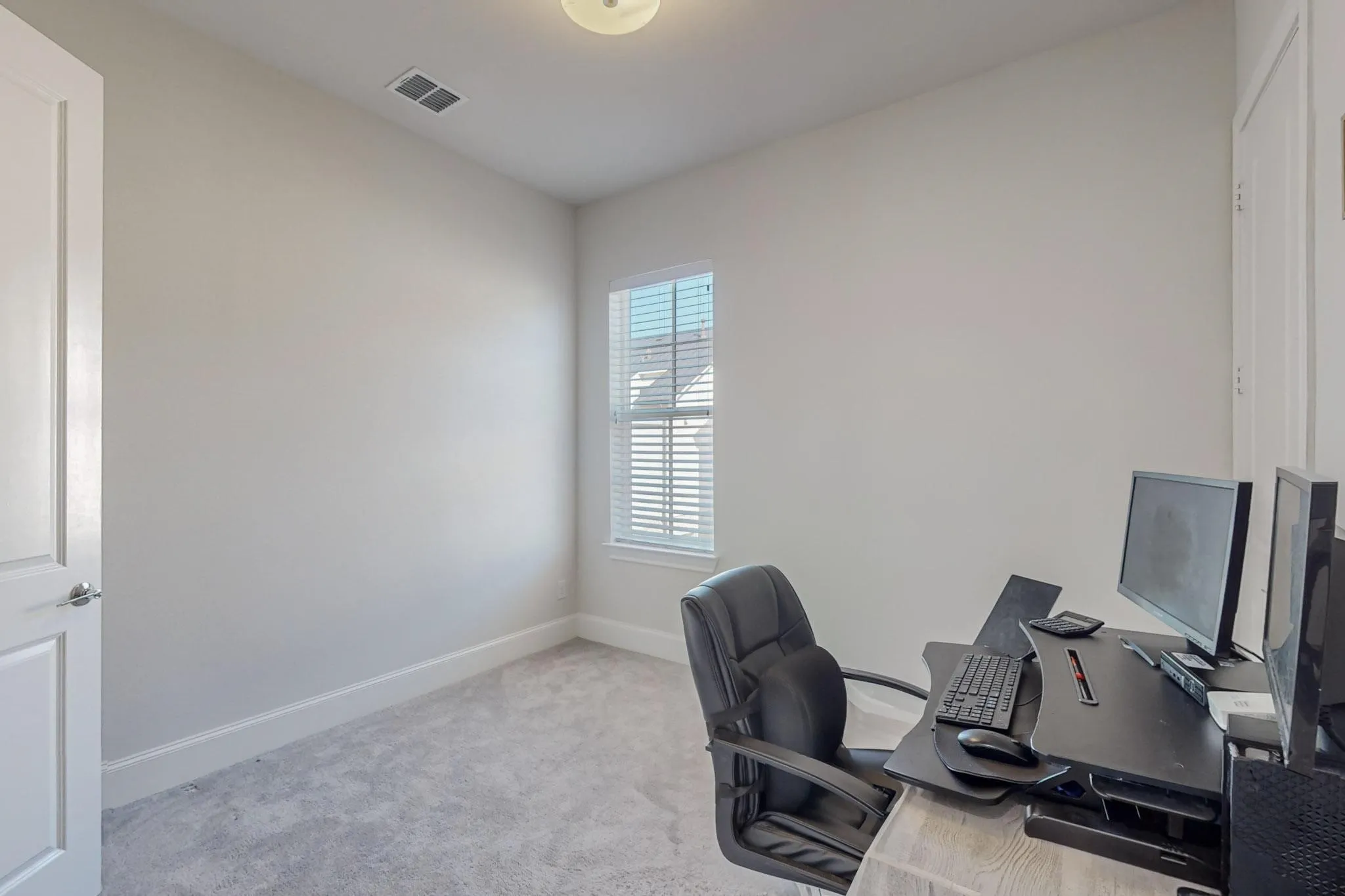 Townhouse For Rent in Dallas County , 638 Dalton Lane 802, Irving, Texas 75039, 2 Bedroom, 3 Bathroom, 2 Garage spaces, 1,319 Sqft, built in 2020, mls#21289391, Real Estate Agent in Irving, Homes For Rent in Dallas county, Homes For Rent in Irving, Realtor in Irving Texas, Real Estate Brokerage Independent Realty Texas, Luminita Cordes Realtor
