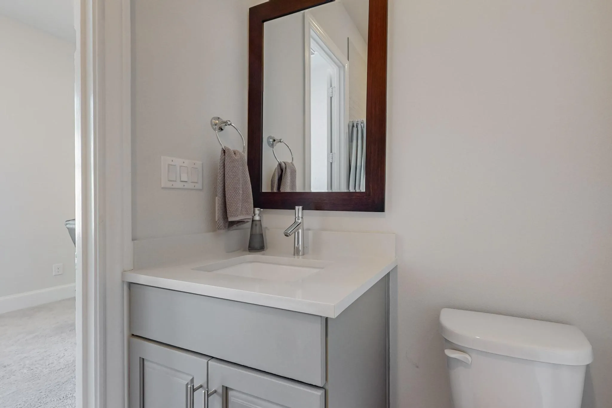 Townhouse For Rent in Dallas County , 638 Dalton Lane 802, Irving, Texas 75039, 2 Bedroom, 3 Bathroom, 2 Garage spaces, 1,319 Sqft, built in 2020, mls#21289391, Real Estate Agent in Irving, Homes For Rent in Dallas county, Homes For Rent in Irving, Realtor in Irving Texas, Real Estate Brokerage Independent Realty Texas, Luminita Cordes Realtor