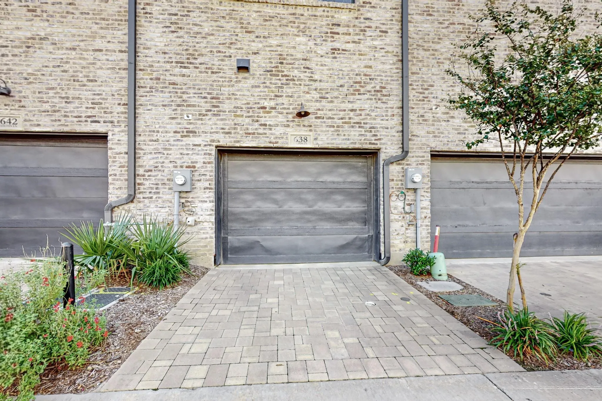 Townhouse For Rent in Dallas County , 638 Dalton Lane 802, Irving, Texas 75039, 2 Bedroom, 3 Bathroom, 2 Garage spaces, 1,319 Sqft, built in 2020, mls#21289391, Real Estate Agent in Irving, Homes For Rent in Dallas county, Homes For Rent in Irving, Realtor in Irving Texas, Real Estate Brokerage Independent Realty Texas, Luminita Cordes Realtor