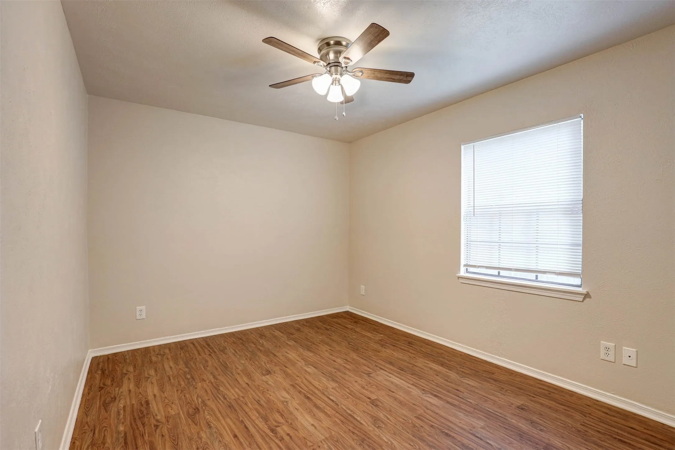 Single Family Residence For Sale in Dallas County , 620 Nora Lane, De Soto, Texas 75115, 3 Bedroom, 2 Bathroom, 2 Garage spaces, 1,837 Sqft, built in 1983, mls#21293338, Real Estate Agent in De Soto, Homes For Sale in Dallas county, Homes For Sale in De Soto, Realtor in De Soto Texas, Real Estate Brokerage Independent Realty Texas, Luminita Cordes Realtor
