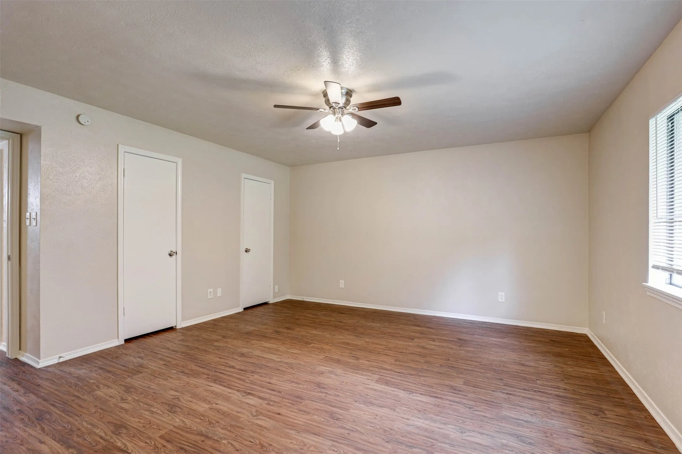Single Family Residence For Sale in Dallas County , 620 Nora Lane, De Soto, Texas 75115, 3 Bedroom, 2 Bathroom, 2 Garage spaces, 1,837 Sqft, built in 1983, mls#21293338, Real Estate Agent in De Soto, Homes For Sale in Dallas county, Homes For Sale in De Soto, Realtor in De Soto Texas, Real Estate Brokerage Independent Realty Texas, Luminita Cordes Realtor