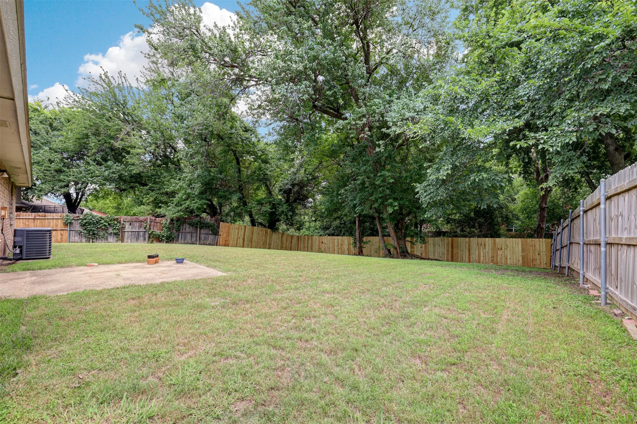 Single Family Residence For Sale in Dallas County , 620 Nora Lane, De Soto, Texas 75115, 3 Bedroom, 2 Bathroom, 2 Garage spaces, 1,837 Sqft, built in 1983, mls#21293338, Real Estate Agent in De Soto, Homes For Sale in Dallas county, Homes For Sale in De Soto, Realtor in De Soto Texas, Real Estate Brokerage Independent Realty Texas, Luminita Cordes Realtor