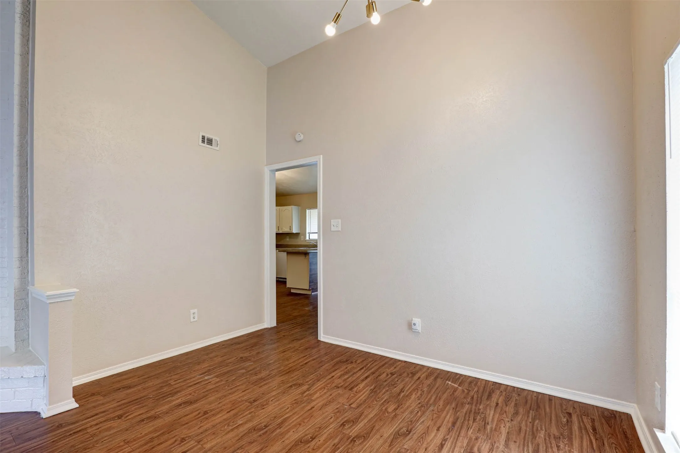 Single Family Residence For Sale in Dallas County , 620 Nora Lane, De Soto, Texas 75115, 3 Bedroom, 2 Bathroom, 2 Garage spaces, 1,837 Sqft, built in 1983, mls#21293338, Real Estate Agent in De Soto, Homes For Sale in Dallas county, Homes For Sale in De Soto, Realtor in De Soto Texas, Real Estate Brokerage Independent Realty Texas, Luminita Cordes Realtor