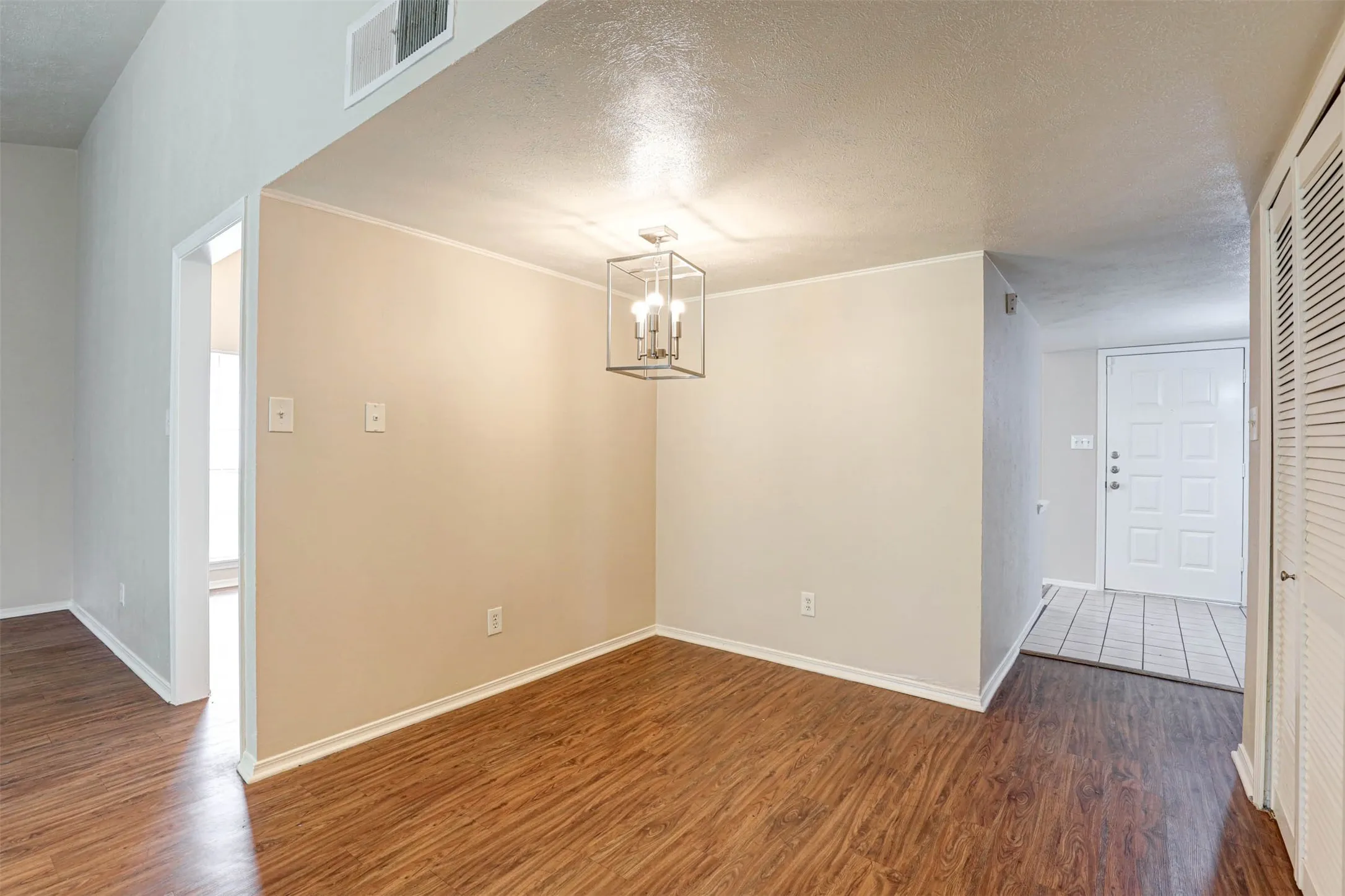 Single Family Residence For Sale in Dallas County , 620 Nora Lane, De Soto, Texas 75115, 3 Bedroom, 2 Bathroom, 2 Garage spaces, 1,837 Sqft, built in 1983, mls#21293338, Real Estate Agent in De Soto, Homes For Sale in Dallas county, Homes For Sale in De Soto, Realtor in De Soto Texas, Real Estate Brokerage Independent Realty Texas, Luminita Cordes Realtor