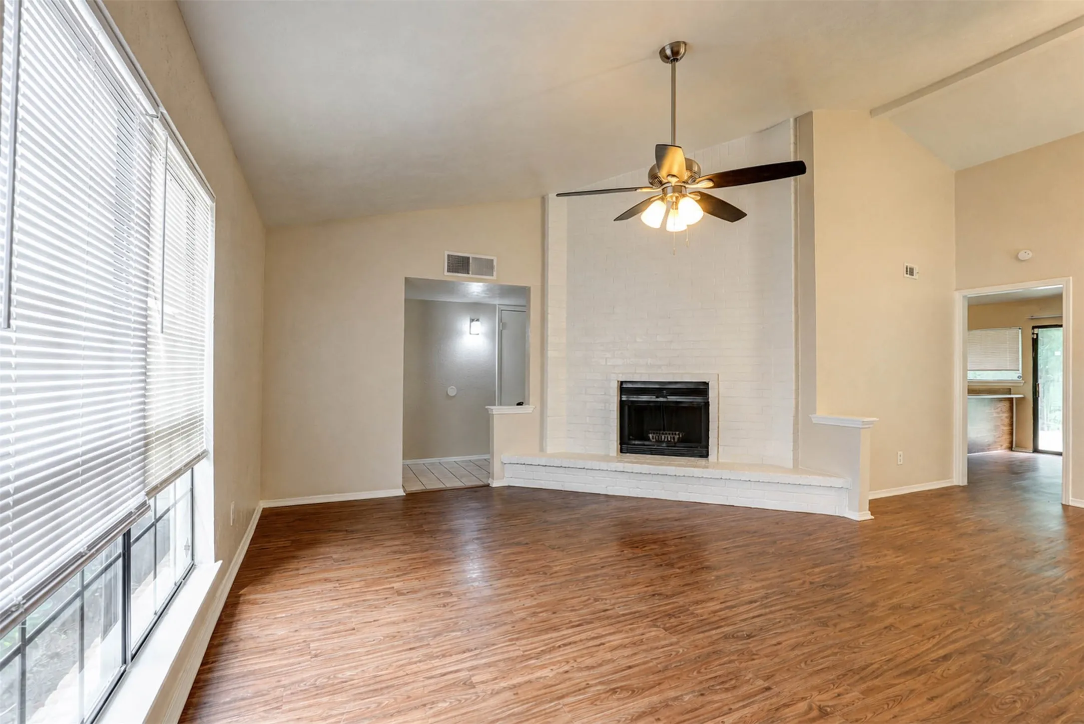 Single Family Residence For Sale in Dallas County , 620 Nora Lane, De Soto, Texas 75115, 3 Bedroom, 2 Bathroom, 2 Garage spaces, 1,837 Sqft, built in 1983, mls#21293338, Real Estate Agent in De Soto, Homes For Sale in Dallas county, Homes For Sale in De Soto, Realtor in De Soto Texas, Real Estate Brokerage Independent Realty Texas, Luminita Cordes Realtor