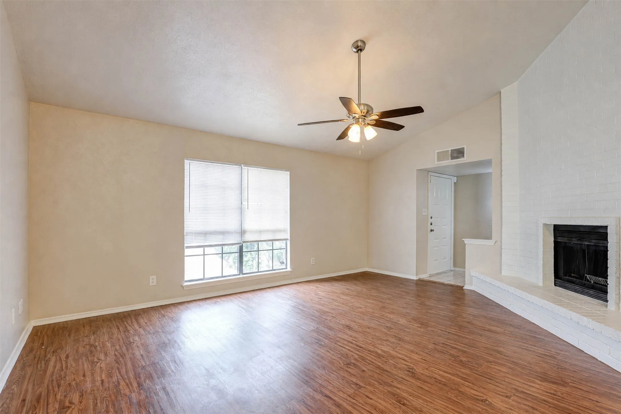 Single Family Residence For Sale in Dallas County , 620 Nora Lane, De Soto, Texas 75115, 3 Bedroom, 2 Bathroom, 2 Garage spaces, 1,837 Sqft, built in 1983, mls#21293338, Real Estate Agent in De Soto, Homes For Sale in Dallas county, Homes For Sale in De Soto, Realtor in De Soto Texas, Real Estate Brokerage Independent Realty Texas, Luminita Cordes Realtor