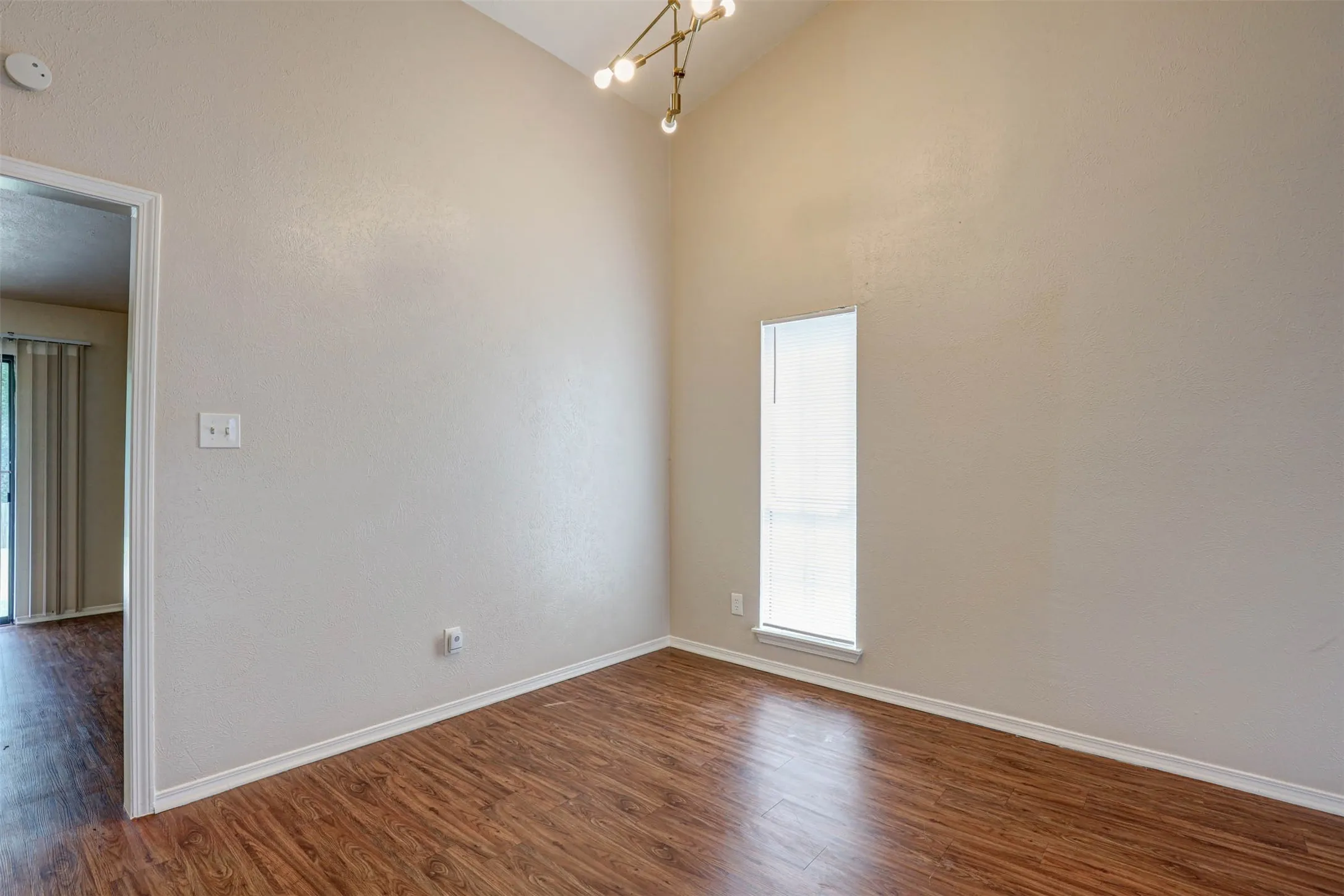 Single Family Residence For Sale in Dallas County , 620 Nora Lane, De Soto, Texas 75115, 3 Bedroom, 2 Bathroom, 2 Garage spaces, 1,837 Sqft, built in 1983, mls#21293338, Real Estate Agent in De Soto, Homes For Sale in Dallas county, Homes For Sale in De Soto, Realtor in De Soto Texas, Real Estate Brokerage Independent Realty Texas, Luminita Cordes Realtor