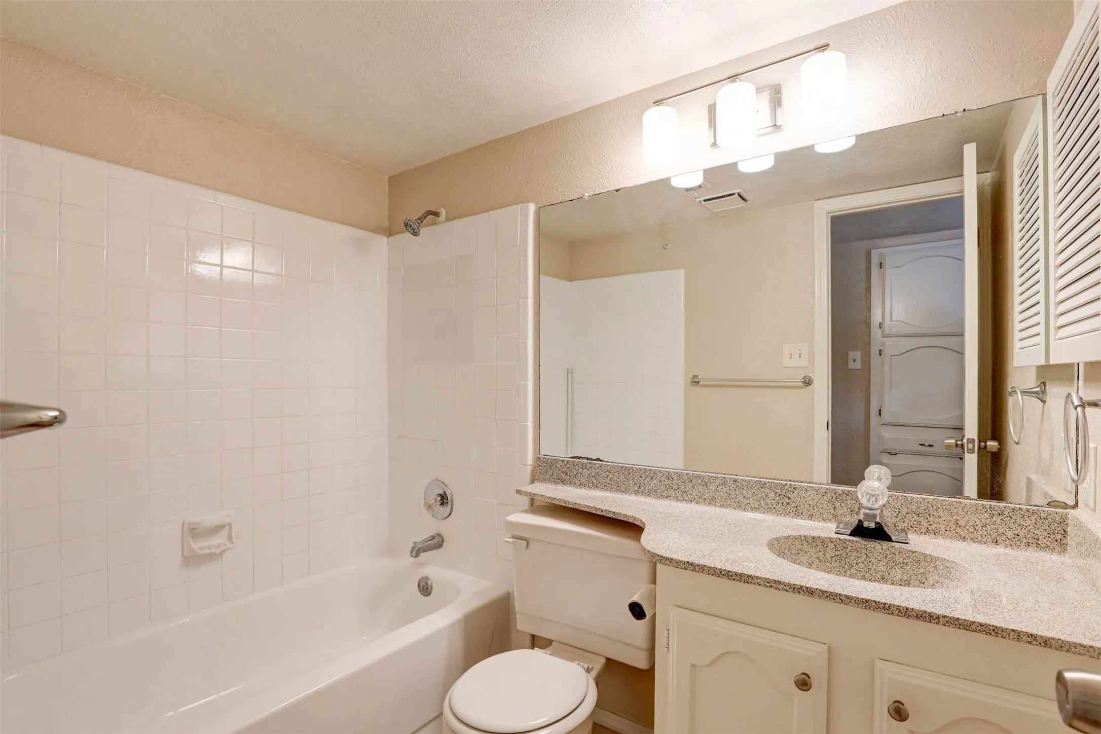 Single Family Residence For Sale in Dallas County , 620 Nora Lane, De Soto, Texas 75115, 3 Bedroom, 2 Bathroom, 2 Garage spaces, 1,837 Sqft, built in 1983, mls#21293338, Real Estate Agent in De Soto, Homes For Sale in Dallas county, Homes For Sale in De Soto, Realtor in De Soto Texas, Real Estate Brokerage Independent Realty Texas, Luminita Cordes Realtor