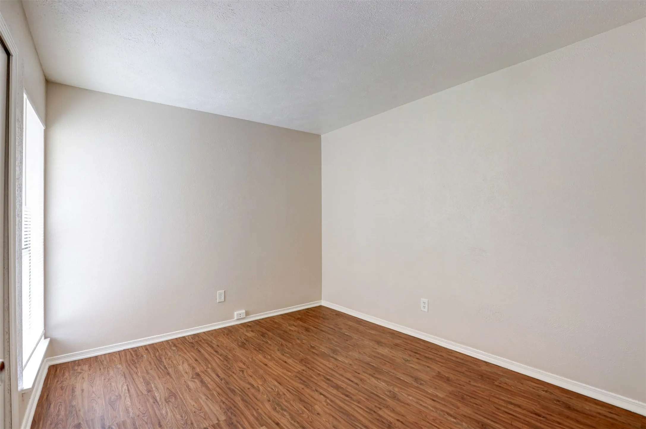 Single Family Residence For Sale in Dallas County , 620 Nora Lane, De Soto, Texas 75115, 3 Bedroom, 2 Bathroom, 2 Garage spaces, 1,837 Sqft, built in 1983, mls#21293338, Real Estate Agent in De Soto, Homes For Sale in Dallas county, Homes For Sale in De Soto, Realtor in De Soto Texas, Real Estate Brokerage Independent Realty Texas, Luminita Cordes Realtor