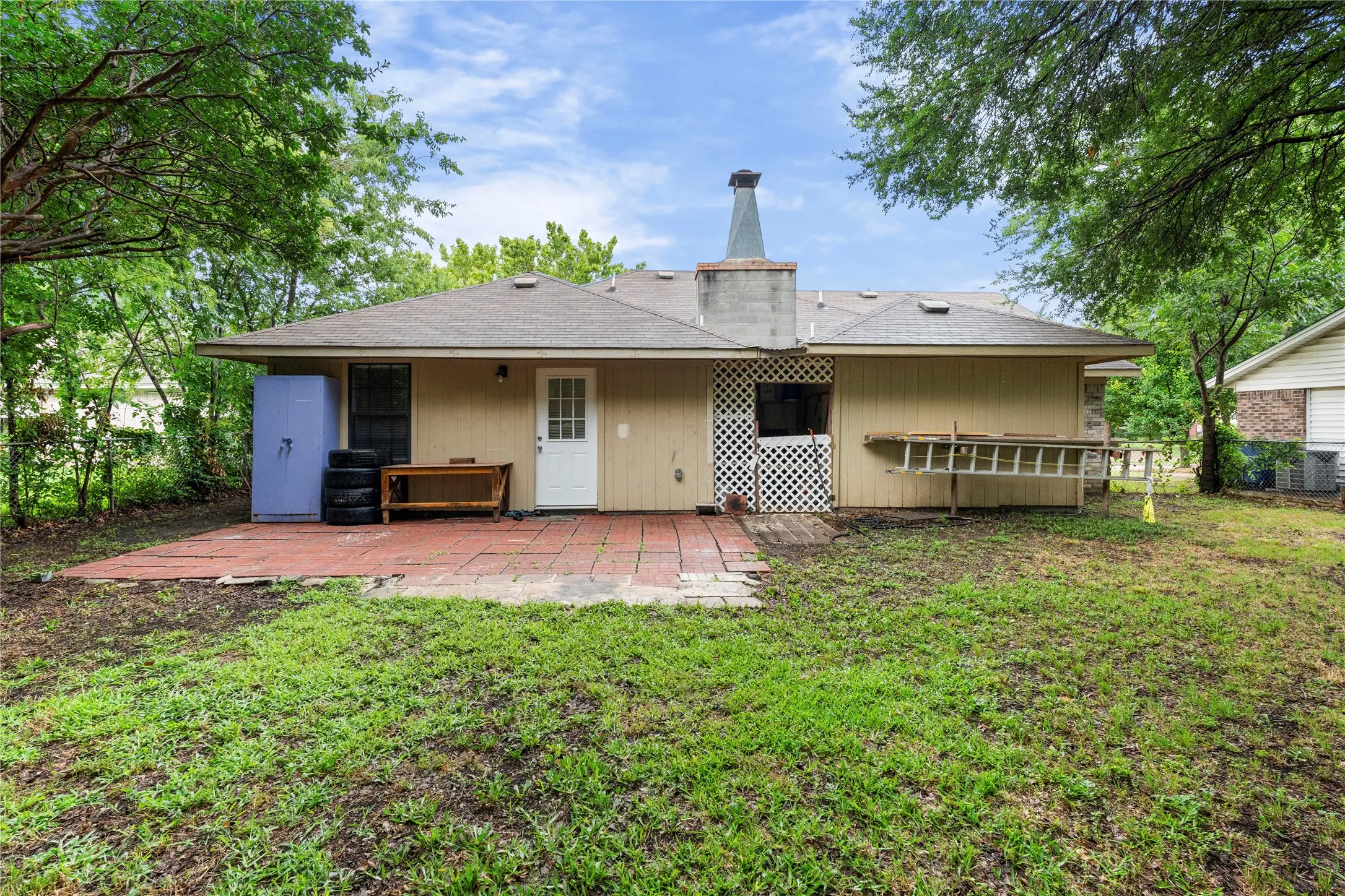 Single Family Residence For Sale in Dallas County , 1121 Sam Houston Drive, Garland, Texas 75042, 4 Bedroom, 3 Bathroom, Garage spaces, 1,798 Sqft, built in 1971, mls#21295989, Real Estate Agent in Garland, Homes For Sale in Dallas county, Homes For Sale in Garland, Realtor in Garland Texas, Real Estate Brokerage Independent Realty Texas, Luminita Cordes Realtor