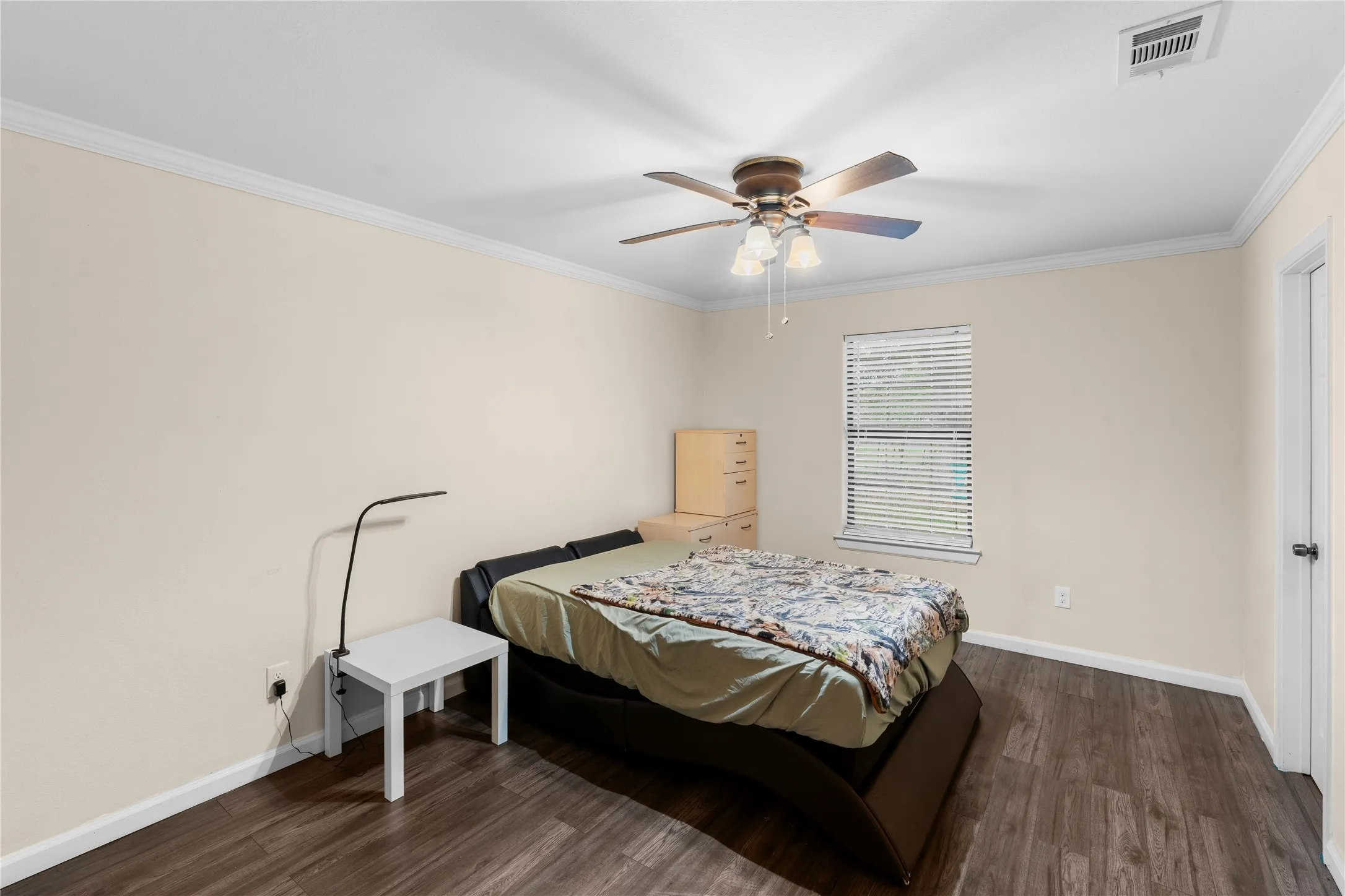 Single Family Residence For Sale in Dallas County , 1121 Sam Houston Drive, Garland, Texas 75042, 4 Bedroom, 3 Bathroom, Garage spaces, 1,798 Sqft, built in 1971, mls#21295989, Real Estate Agent in Garland, Homes For Sale in Dallas county, Homes For Sale in Garland, Realtor in Garland Texas, Real Estate Brokerage Independent Realty Texas, Luminita Cordes Realtor