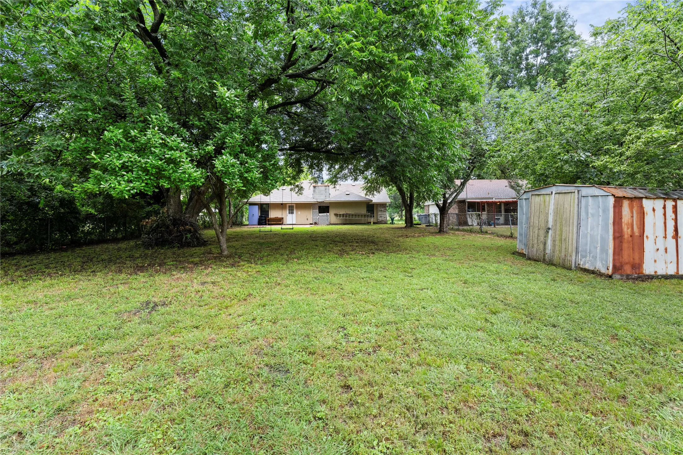 Single Family Residence For Sale in Dallas County , 1121 Sam Houston Drive, Garland, Texas 75042, 4 Bedroom, 3 Bathroom, Garage spaces, 1,798 Sqft, built in 1971, mls#21295989, Real Estate Agent in Garland, Homes For Sale in Dallas county, Homes For Sale in Garland, Realtor in Garland Texas, Real Estate Brokerage Independent Realty Texas, Luminita Cordes Realtor