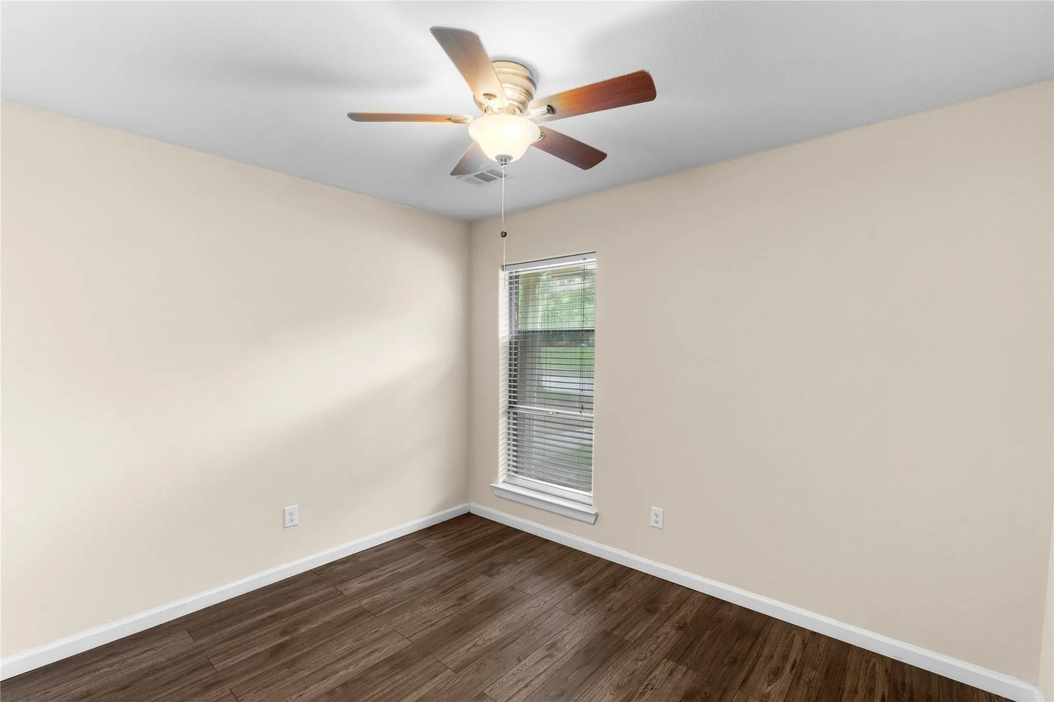 Single Family Residence For Sale in Dallas County , 1121 Sam Houston Drive, Garland, Texas 75042, 4 Bedroom, 3 Bathroom, Garage spaces, 1,798 Sqft, built in 1971, mls#21295989, Real Estate Agent in Garland, Homes For Sale in Dallas county, Homes For Sale in Garland, Realtor in Garland Texas, Real Estate Brokerage Independent Realty Texas, Luminita Cordes Realtor
