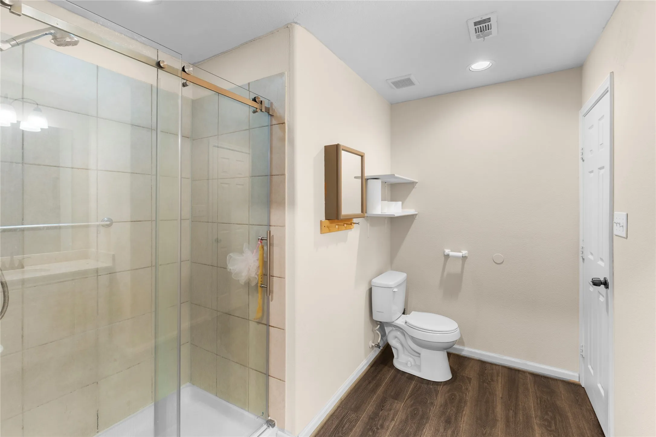Single Family Residence For Sale in Dallas County , 1121 Sam Houston Drive, Garland, Texas 75042, 4 Bedroom, 3 Bathroom, Garage spaces, 1,798 Sqft, built in 1971, mls#21295989, Real Estate Agent in Garland, Homes For Sale in Dallas county, Homes For Sale in Garland, Realtor in Garland Texas, Real Estate Brokerage Independent Realty Texas, Luminita Cordes Realtor