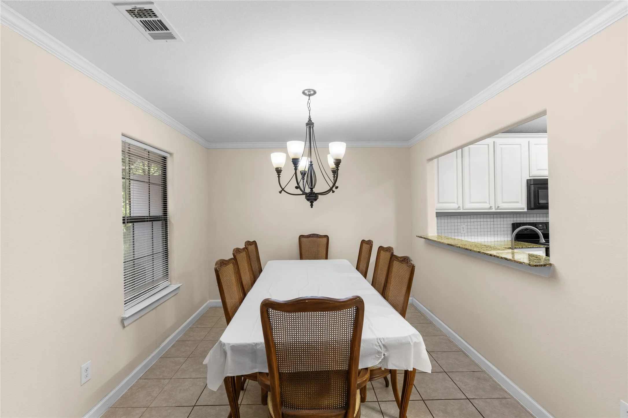 Single Family Residence For Sale in Dallas County , 1121 Sam Houston Drive, Garland, Texas 75042, 4 Bedroom, 3 Bathroom, Garage spaces, 1,798 Sqft, built in 1971, mls#21295989, Real Estate Agent in Garland, Homes For Sale in Dallas county, Homes For Sale in Garland, Realtor in Garland Texas, Real Estate Brokerage Independent Realty Texas, Luminita Cordes Realtor