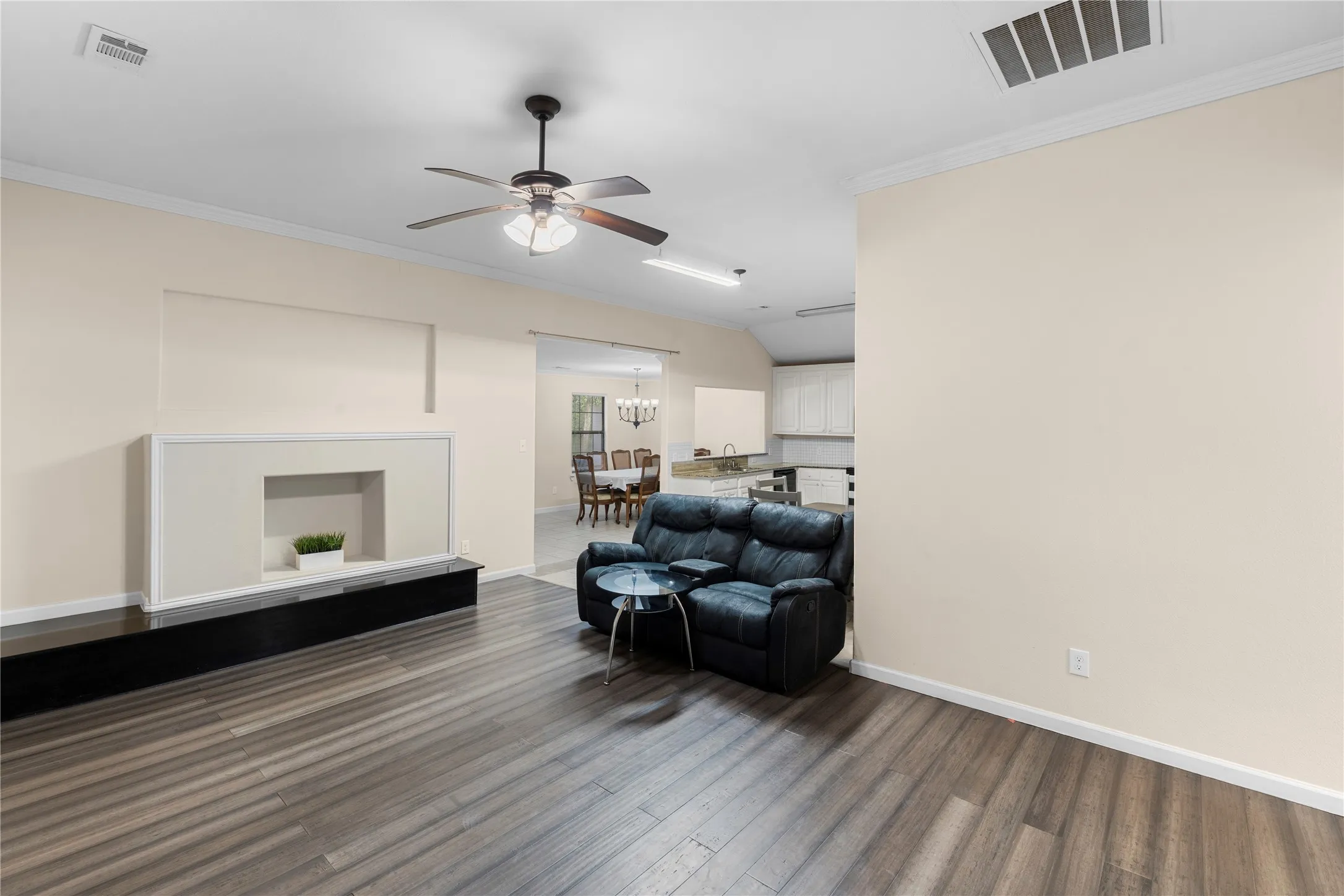 Single Family Residence For Sale in Dallas County , 1121 Sam Houston Drive, Garland, Texas 75042, 4 Bedroom, 3 Bathroom, Garage spaces, 1,798 Sqft, built in 1971, mls#21295989, Real Estate Agent in Garland, Homes For Sale in Dallas county, Homes For Sale in Garland, Realtor in Garland Texas, Real Estate Brokerage Independent Realty Texas, Luminita Cordes Realtor