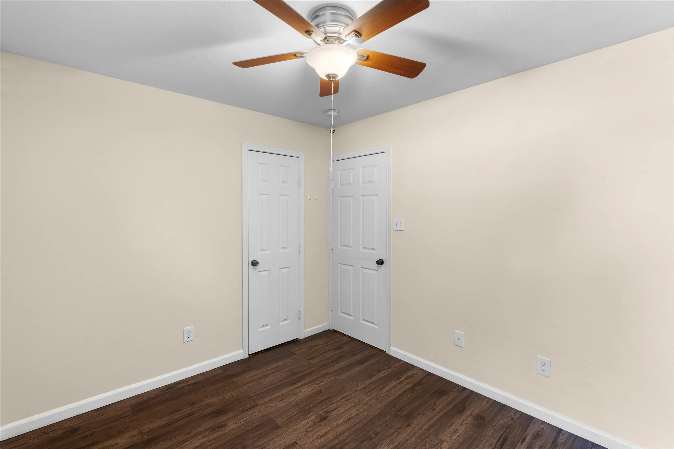 Single Family Residence For Sale in Dallas County , 1121 Sam Houston Drive, Garland, Texas 75042, 4 Bedroom, 3 Bathroom, Garage spaces, 1,798 Sqft, built in 1971, mls#21295989, Real Estate Agent in Garland, Homes For Sale in Dallas county, Homes For Sale in Garland, Realtor in Garland Texas, Real Estate Brokerage Independent Realty Texas, Luminita Cordes Realtor