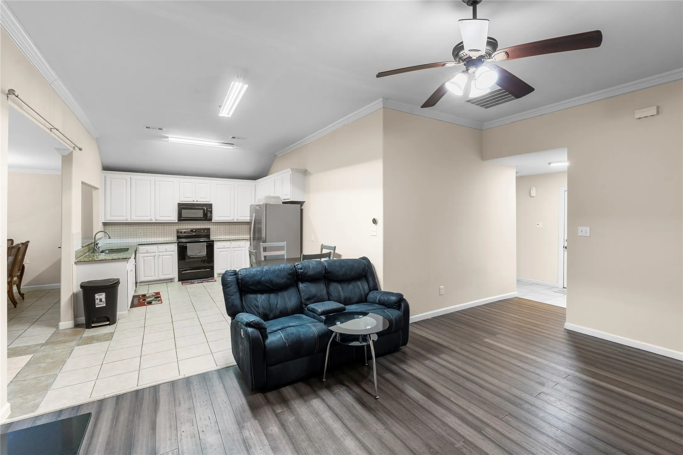 Single Family Residence For Sale in Dallas County , 1121 Sam Houston Drive, Garland, Texas 75042, 4 Bedroom, 3 Bathroom, Garage spaces, 1,798 Sqft, built in 1971, mls#21295989, Real Estate Agent in Garland, Homes For Sale in Dallas county, Homes For Sale in Garland, Realtor in Garland Texas, Real Estate Brokerage Independent Realty Texas, Luminita Cordes Realtor