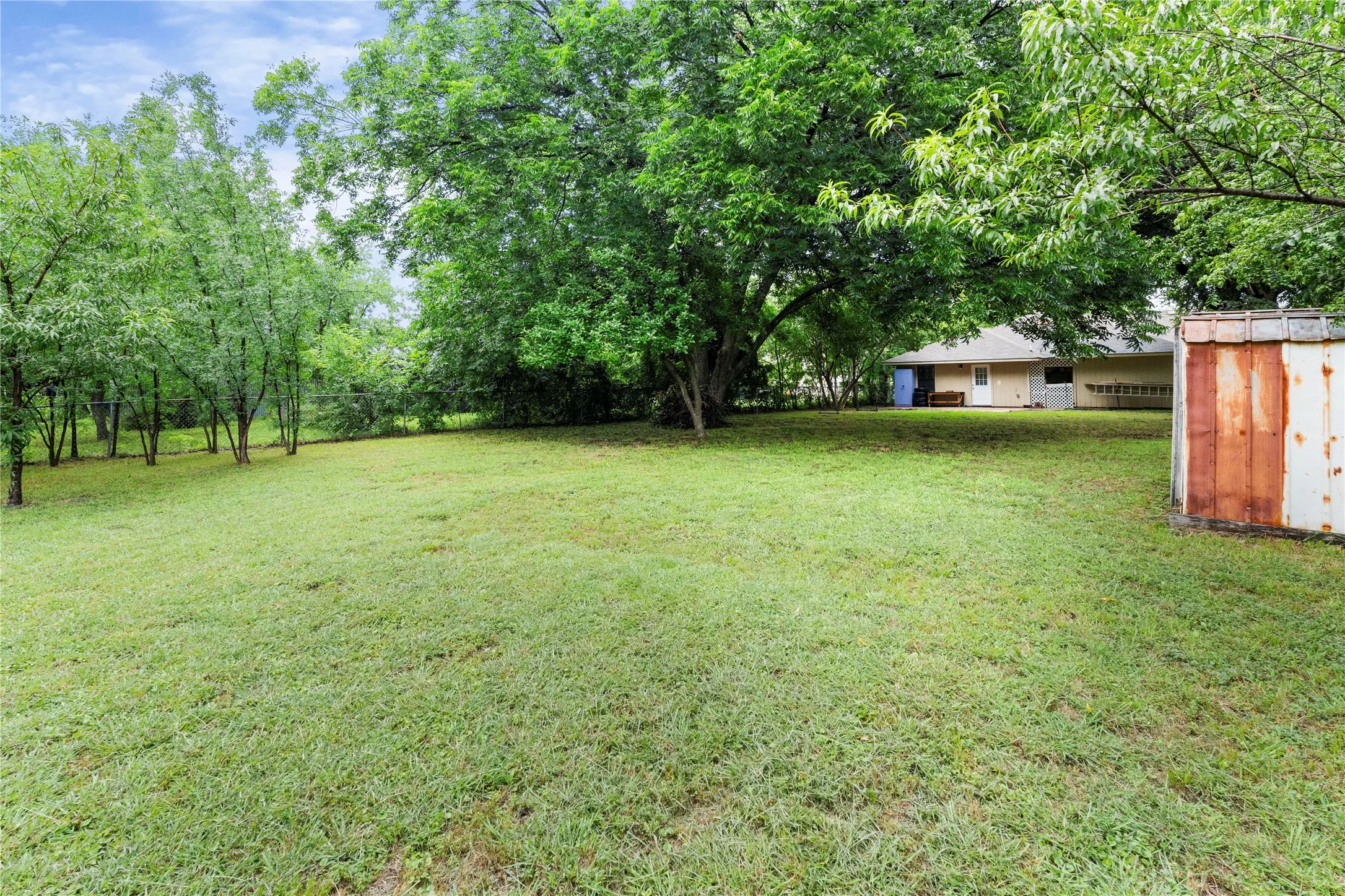 Single Family Residence For Sale in Dallas County , 1121 Sam Houston Drive, Garland, Texas 75042, 4 Bedroom, 3 Bathroom, Garage spaces, 1,798 Sqft, built in 1971, mls#21295989, Real Estate Agent in Garland, Homes For Sale in Dallas county, Homes For Sale in Garland, Realtor in Garland Texas, Real Estate Brokerage Independent Realty Texas, Luminita Cordes Realtor